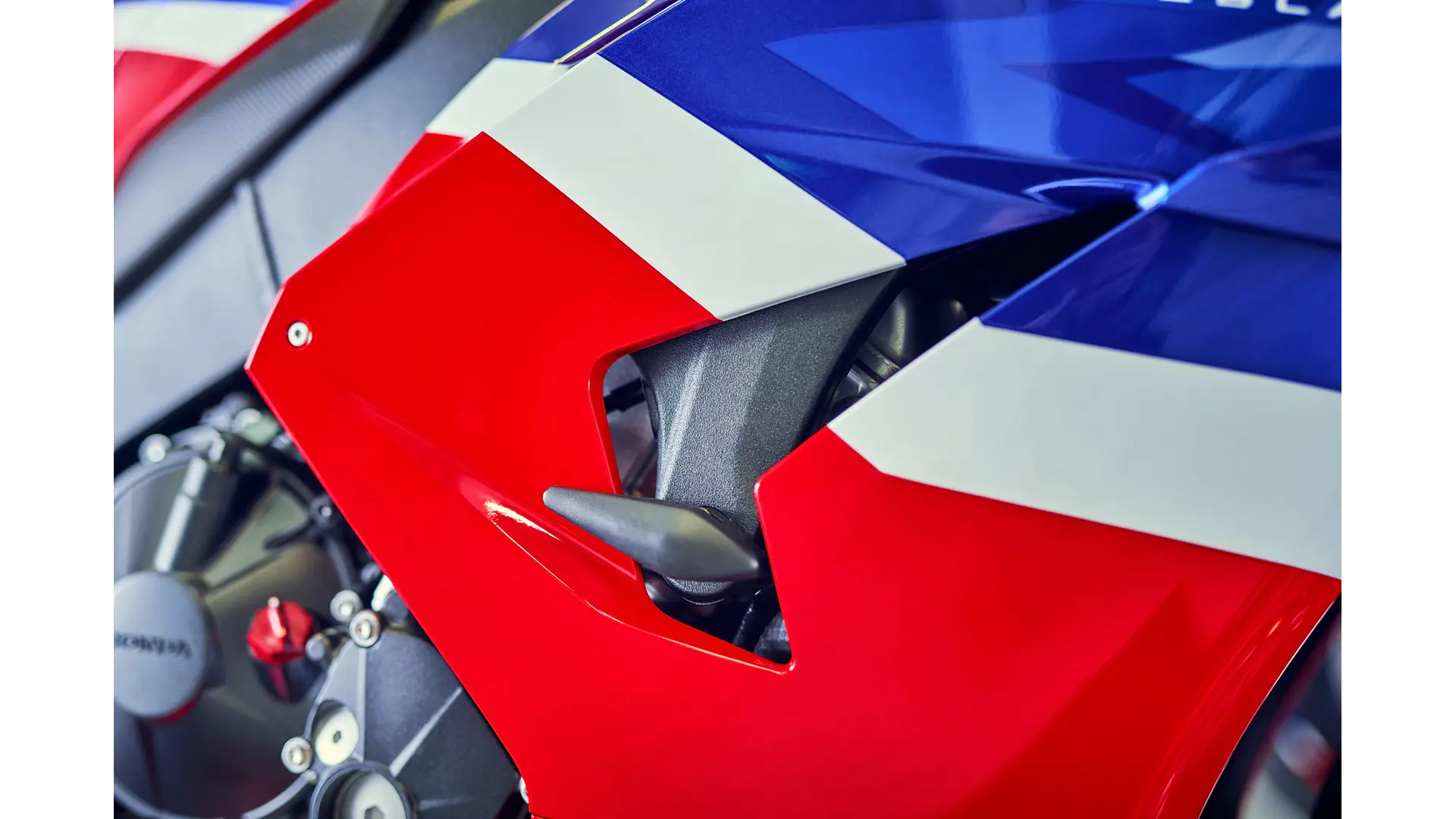 24YM_CBR1000RR-R_FIREBLADE_SP_LOCATION_9415.jpg