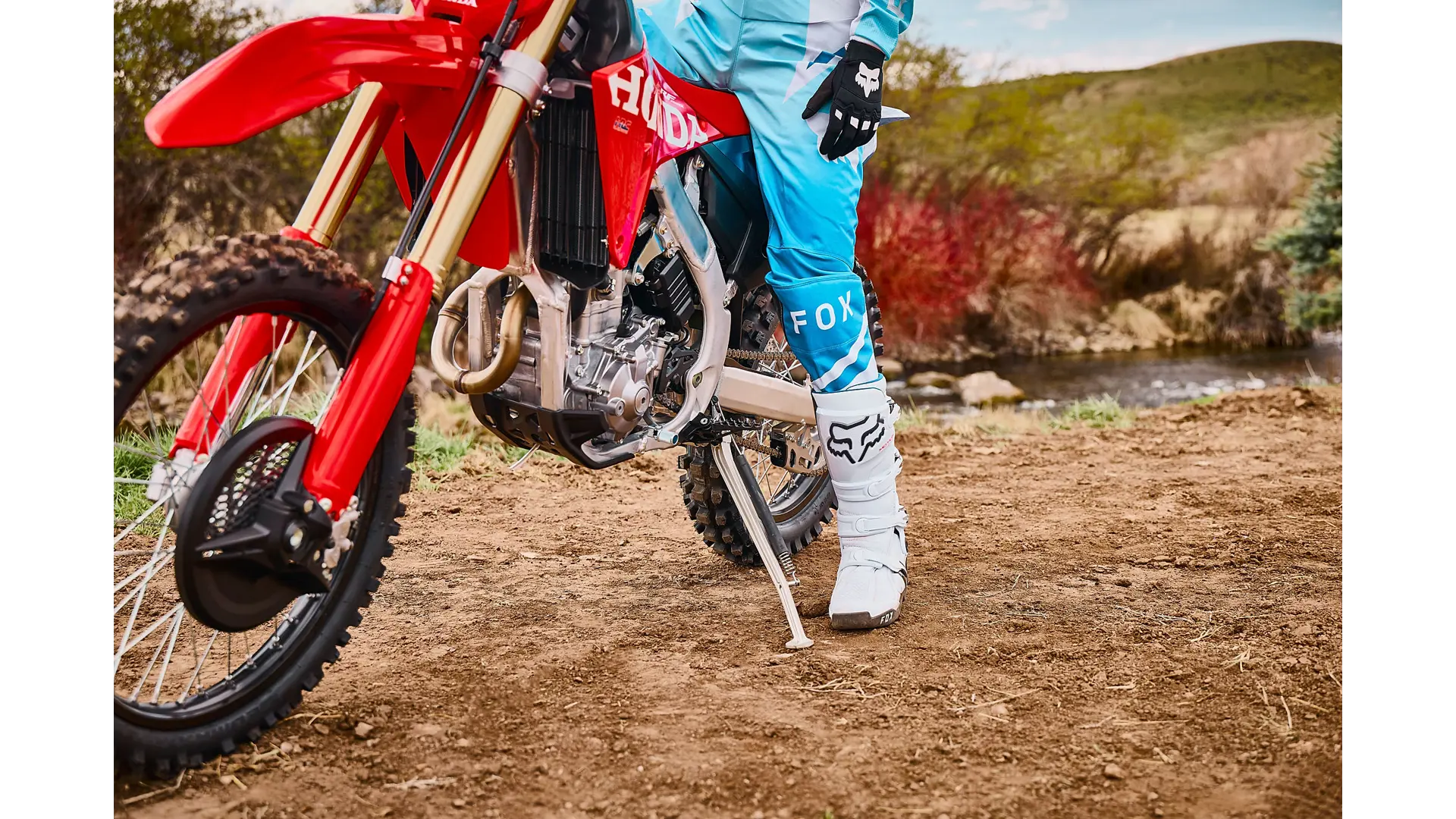 27YM_CRF250RX_Location_Extreme_Red_Lifestyle_02066.jpg