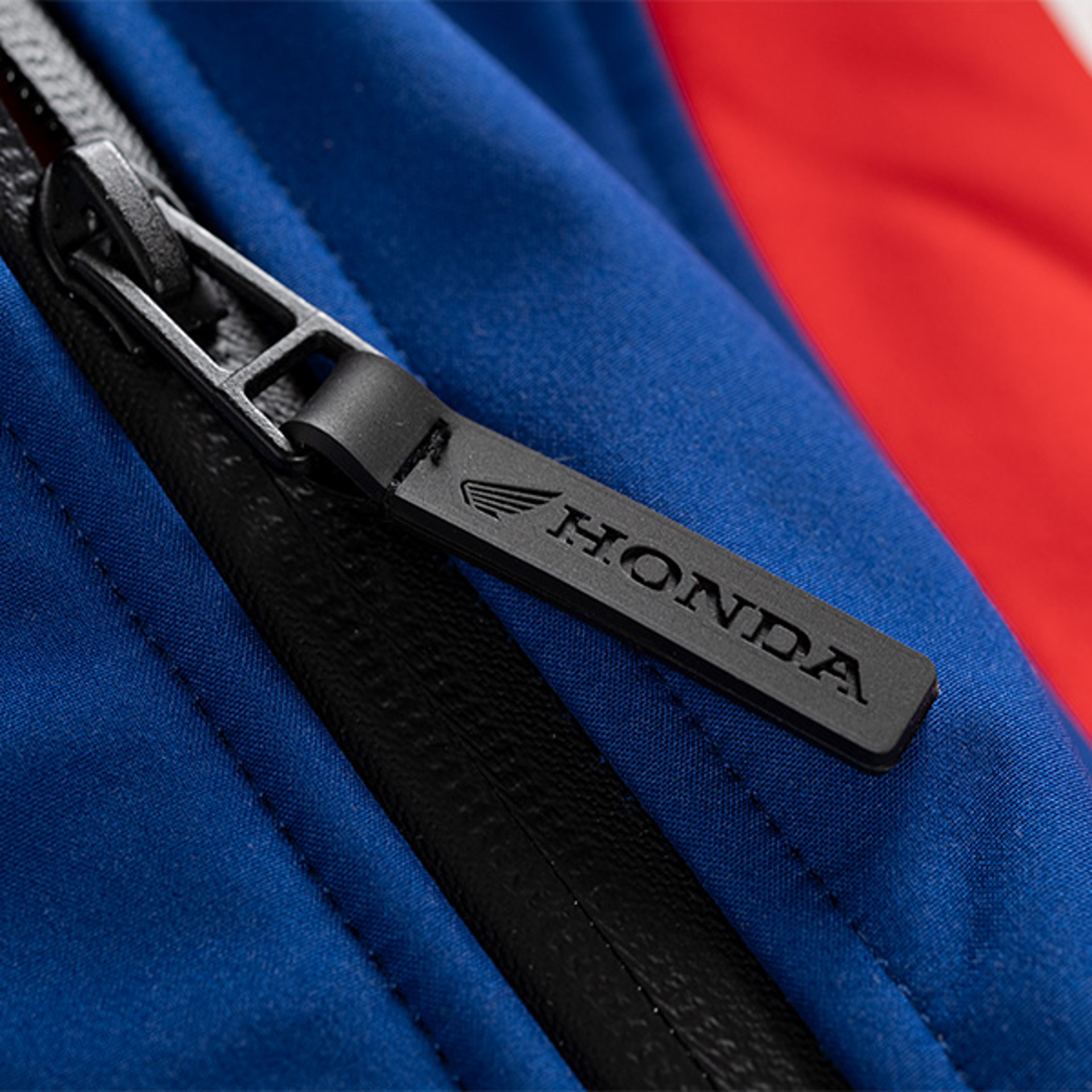 08AUD TVE 001 DETAIL01 HRC HONDA RACING VEST.jpg
