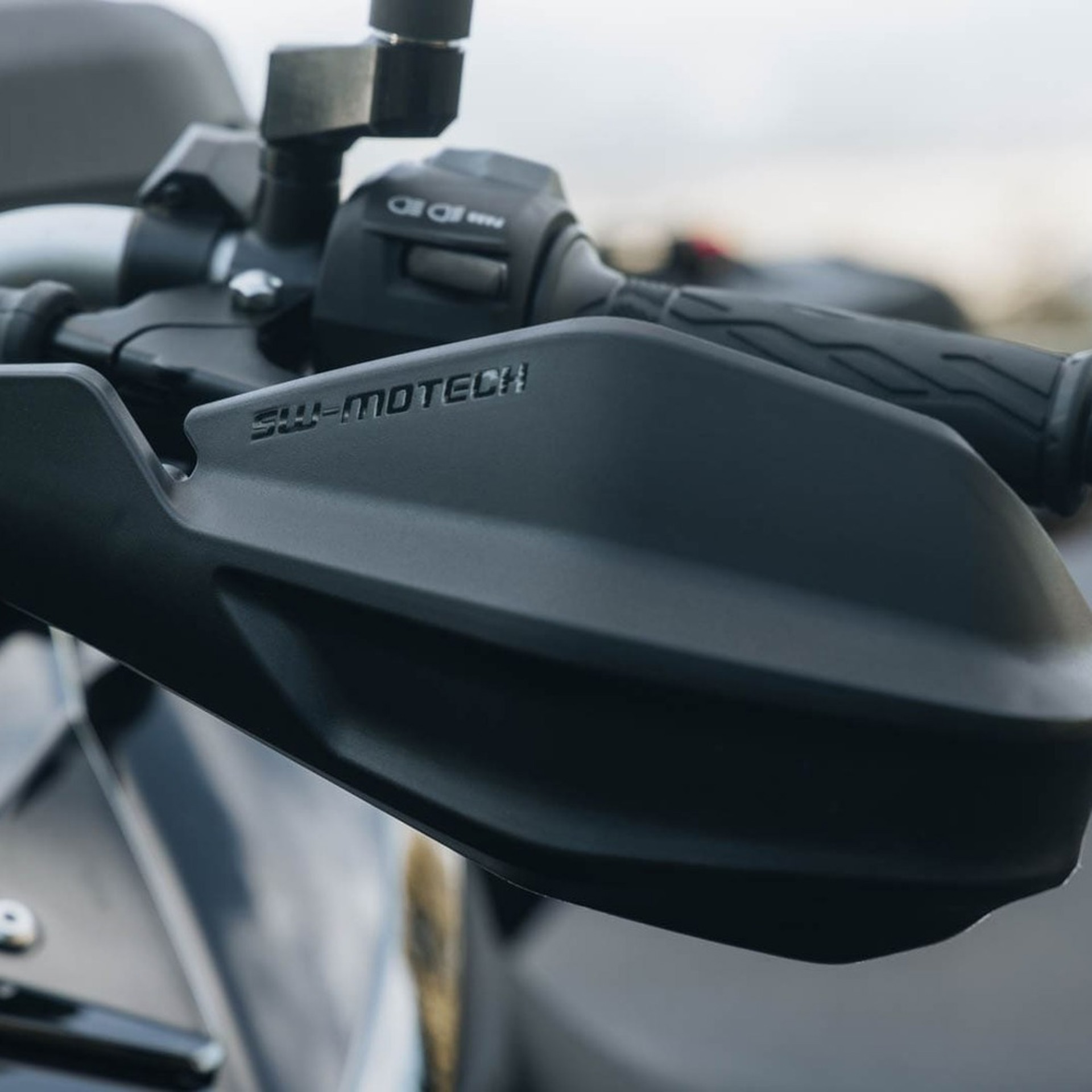 SW-MOTECH-103829-v14-2.jpg