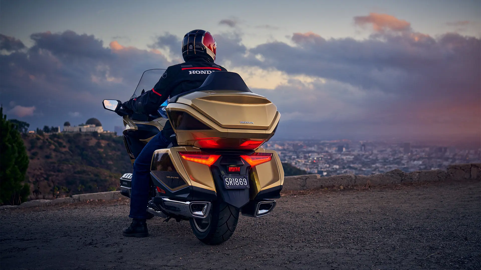 25YM GL1800 Gold Wing Tour Location Static 9525.jpg