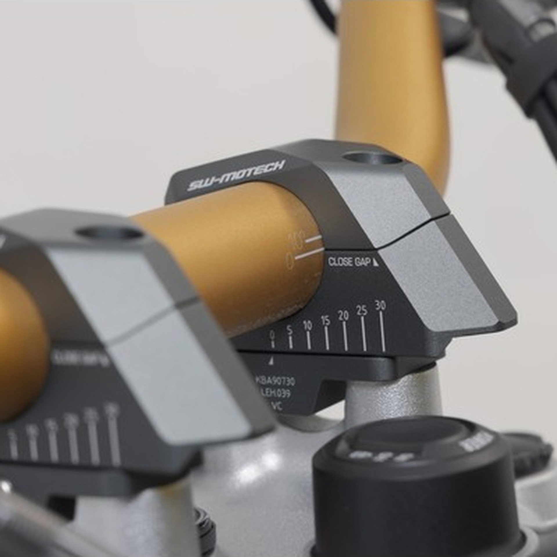 SW-MOTECH-70166-v17-3.jpg