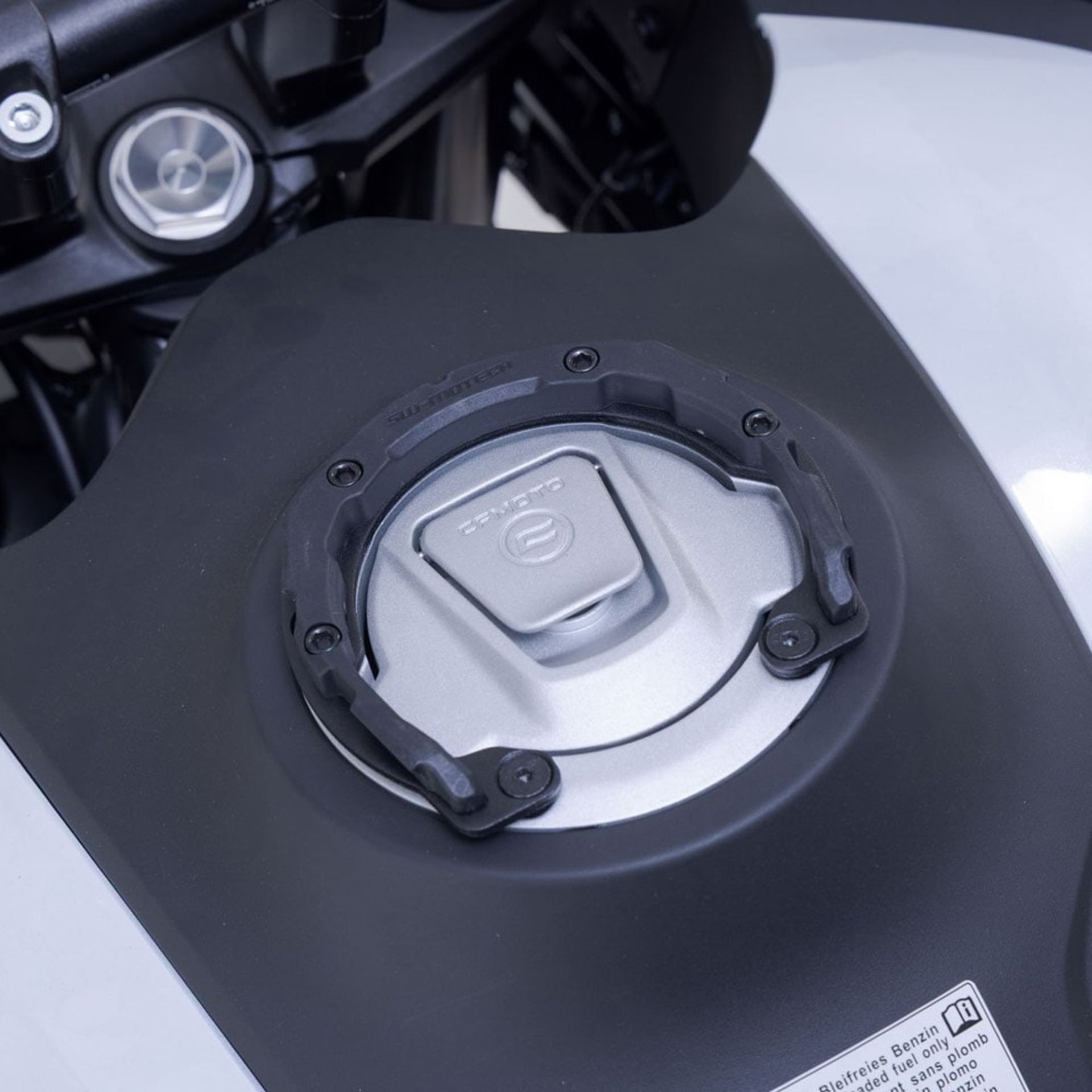 SW-MOTECH-108299-v30-1.jpg