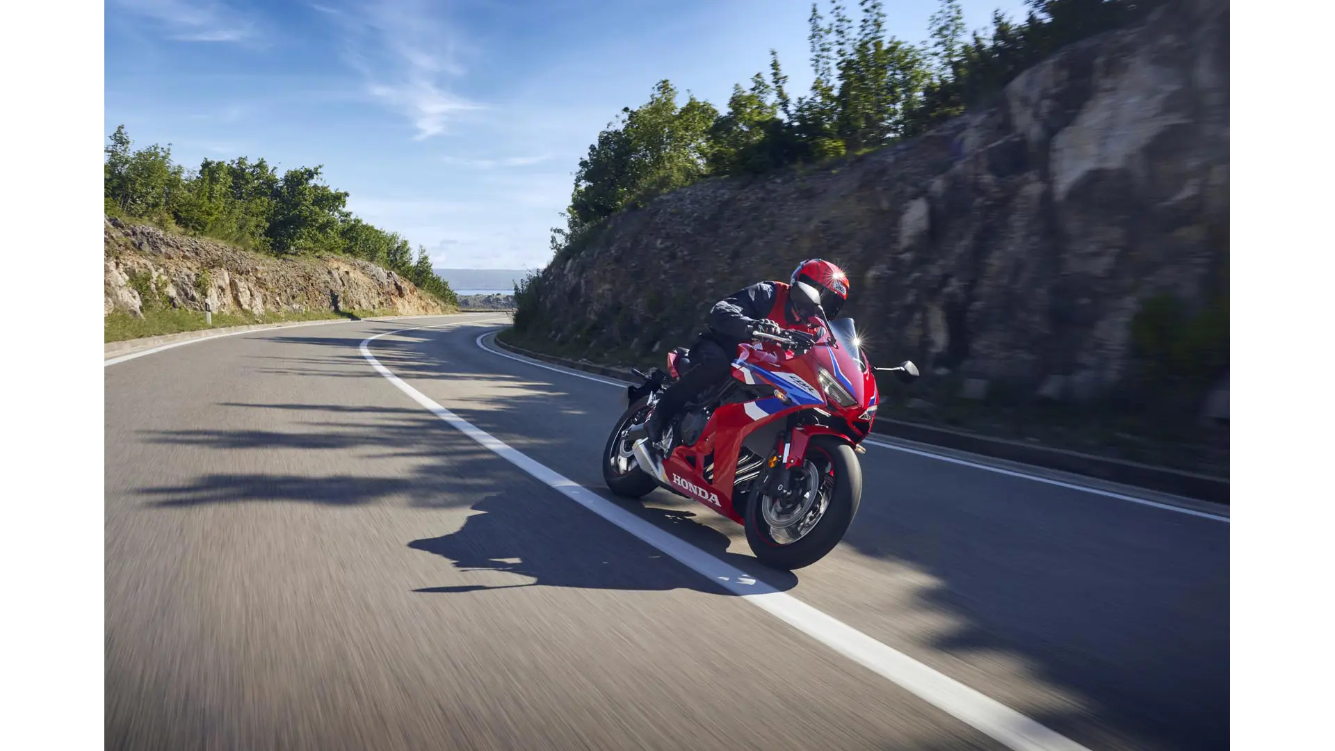 24YM CBR650R LOCATION Action 01 0530.jpg