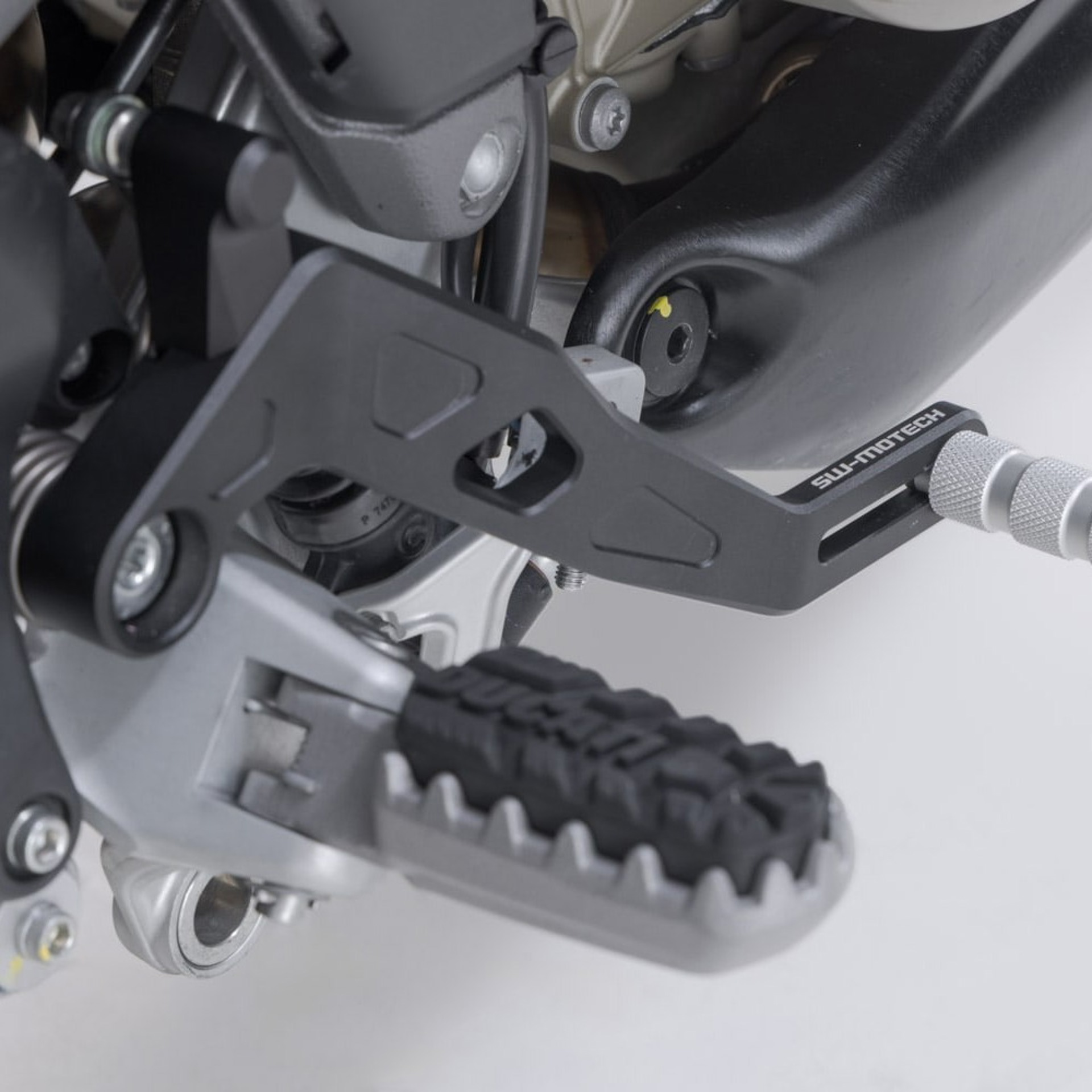 SW-MOTECH-101484-v6-5.jpg