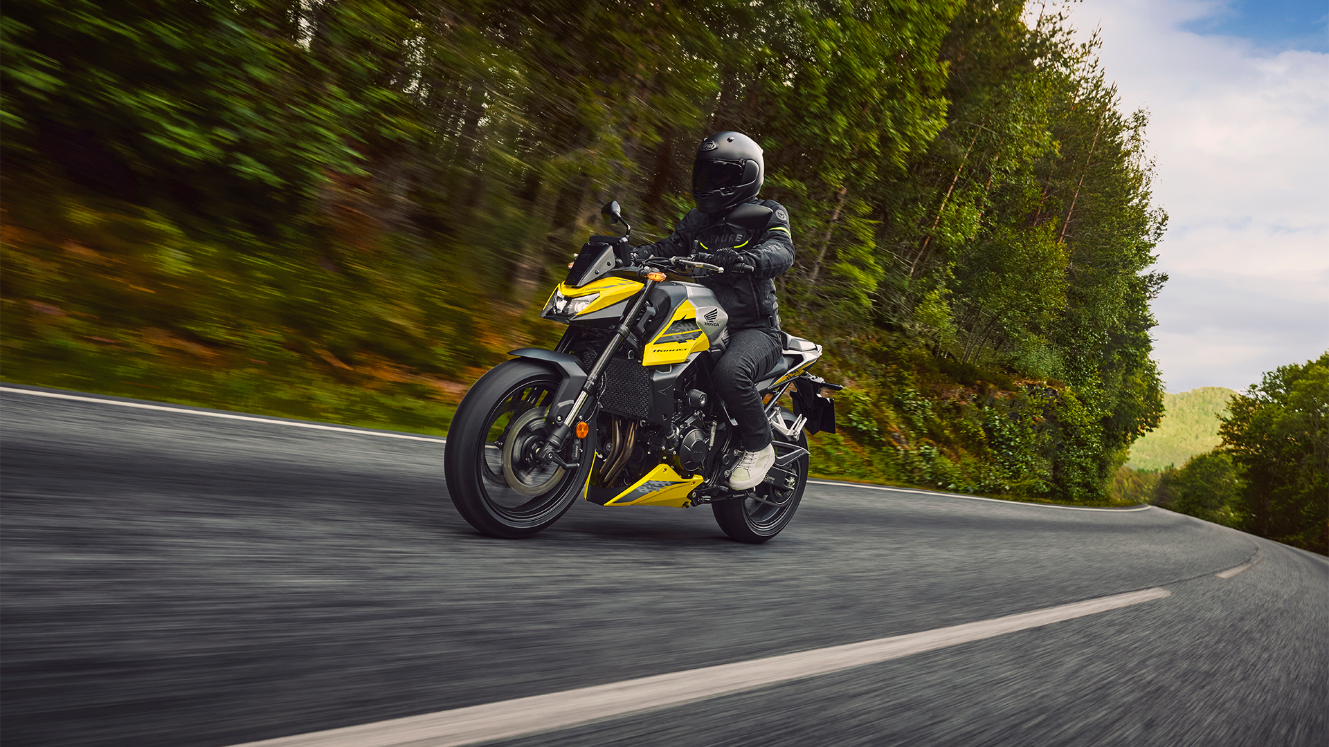26YM CB750 Hornet Location Action 01 0267.png