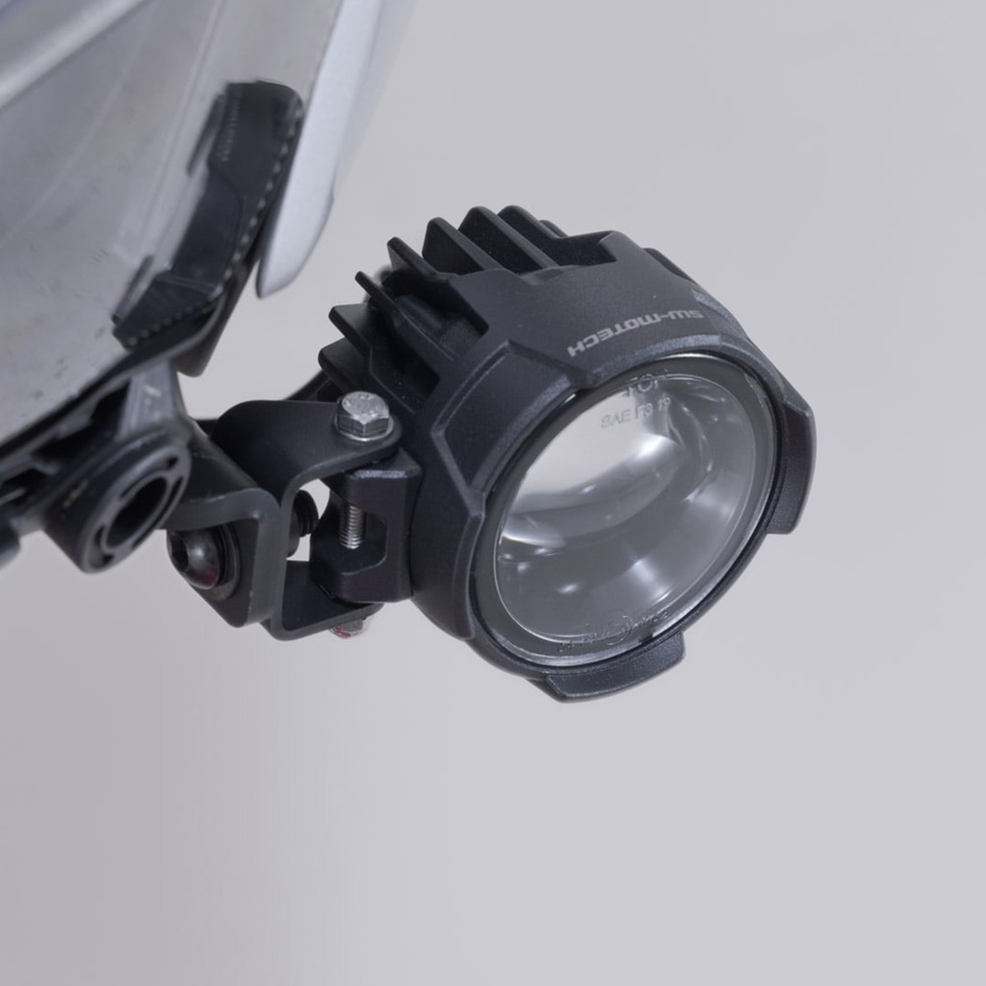 SW-MOTECH-107358-v17-4.jpg