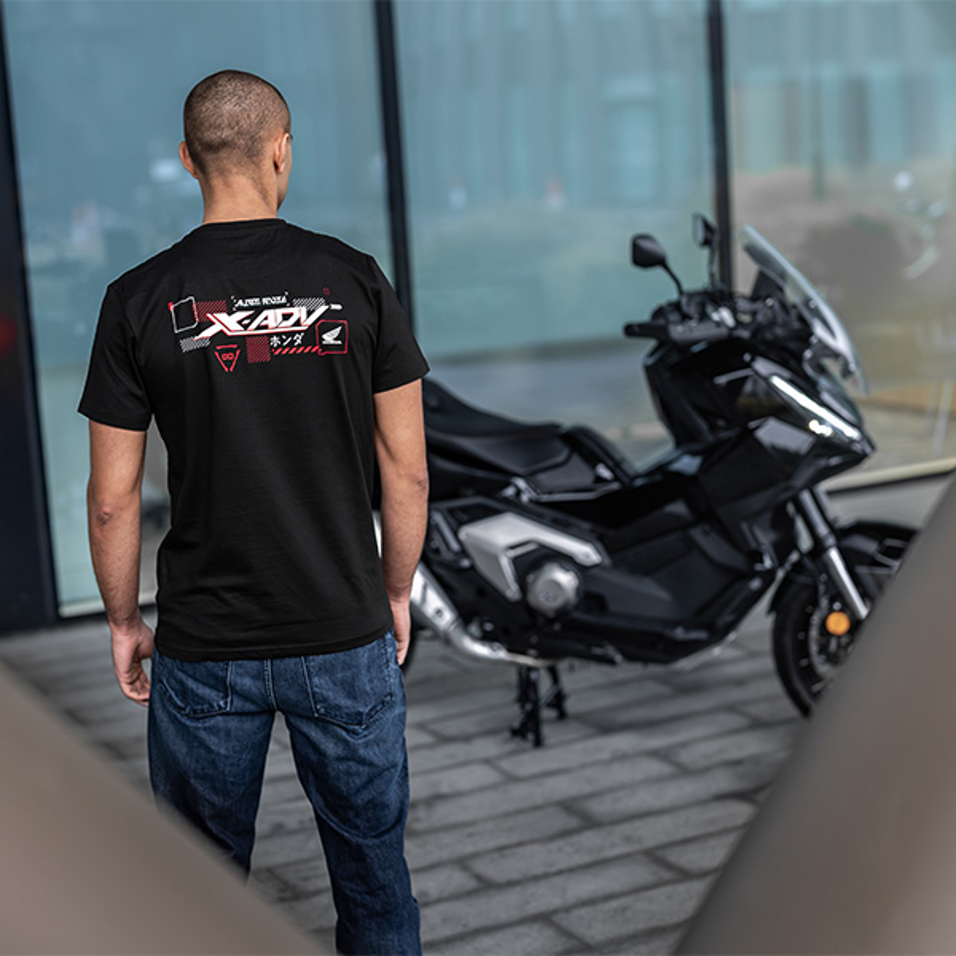 26YM Apparel Location Tribute 08AUD TEE 011A HONDA TRIBUTE XADV TEE BLACK.jpg