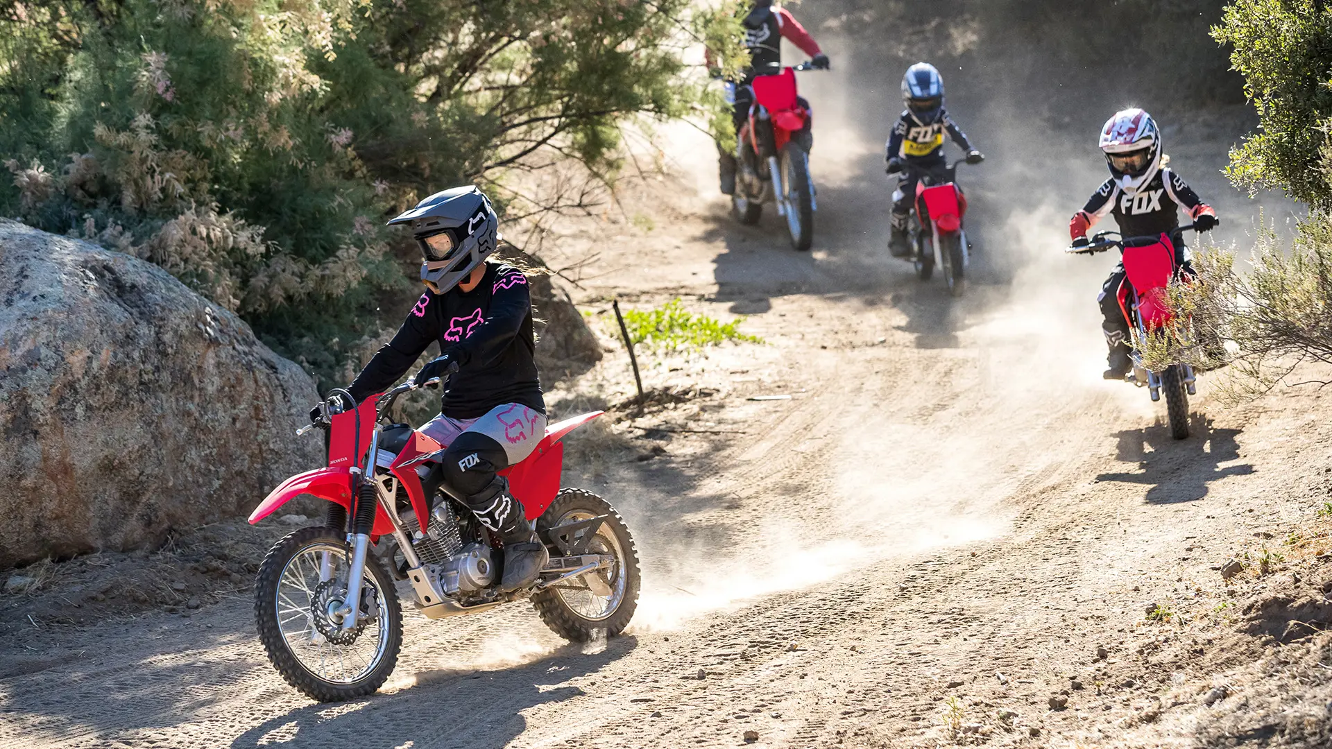 22YM CRF125F EXTREME RED LOCATION 1888.jpg