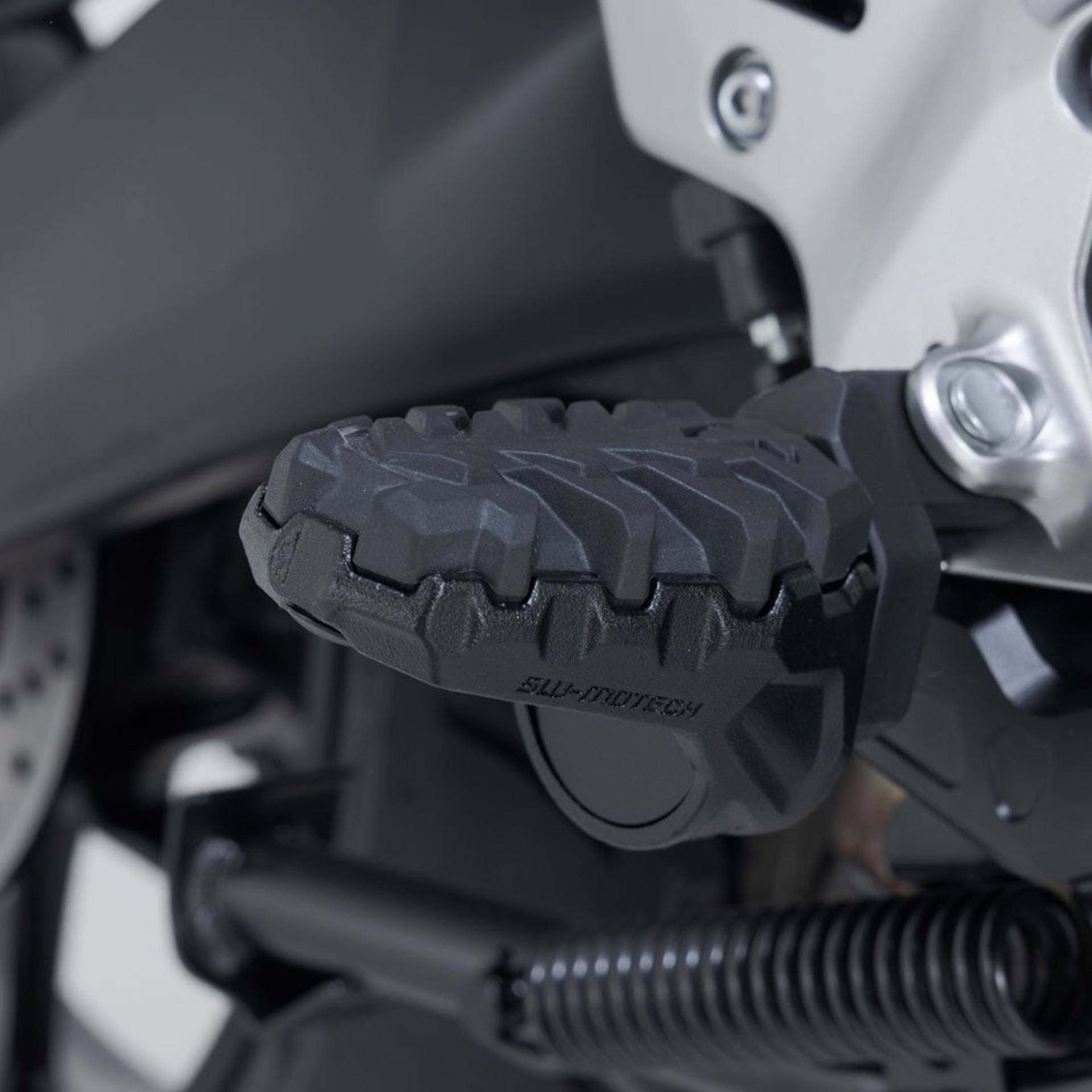 SW-MOTECH-103581-v14-1.jpg