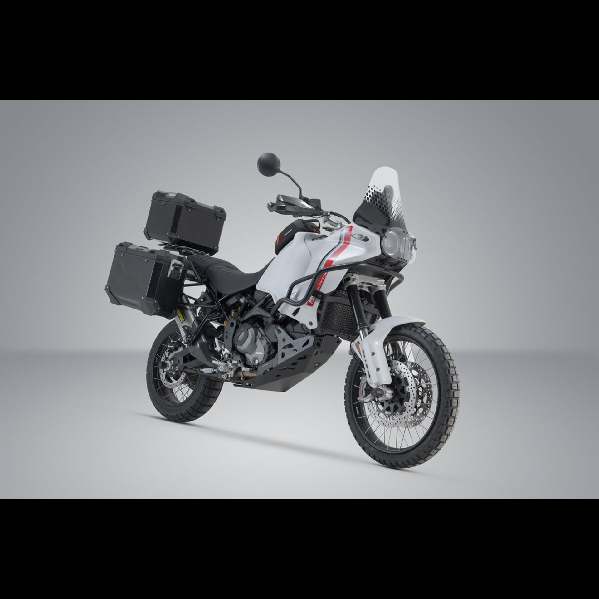 ADV.22.995.75000B 1.jpg
