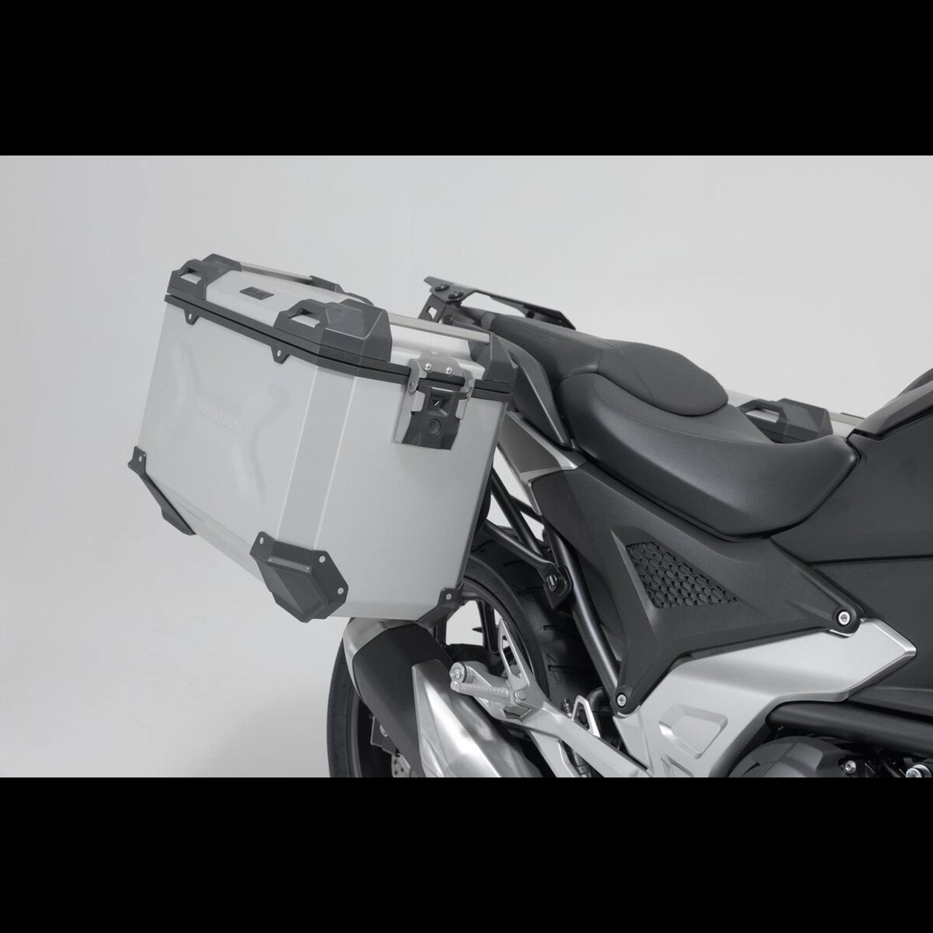 ADV.01.841.75000S 6.jpg
