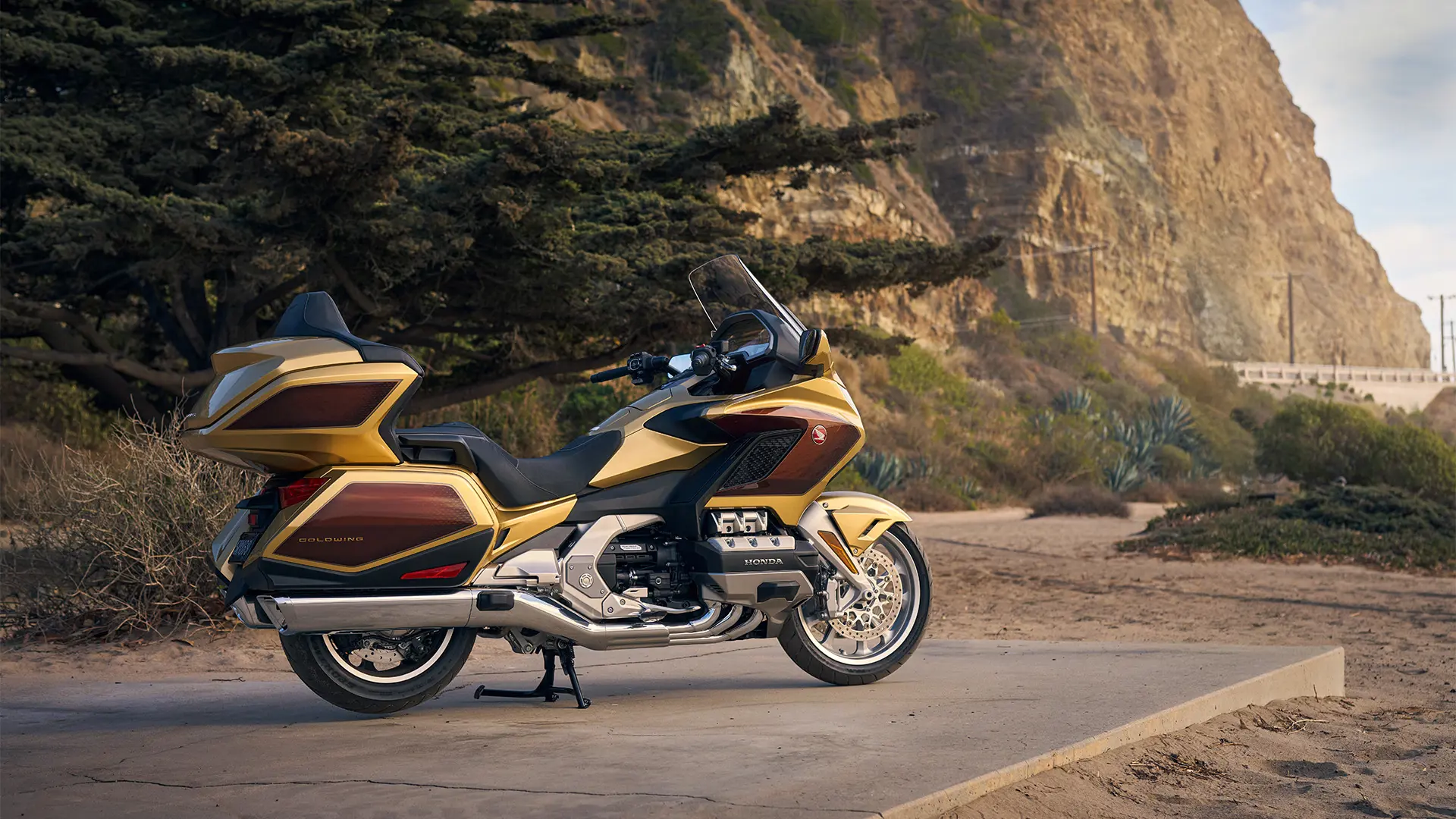 25YM GL1800 Gold Wing Tour Location Static 2739.jpg