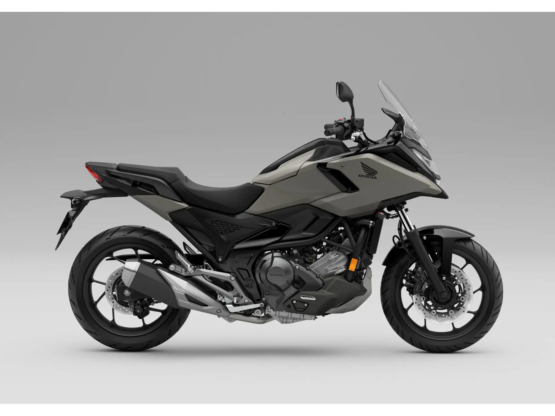 26YM_NC750X_MAT_DEEP_MUD_GRAY_DCT_RHS.jpg