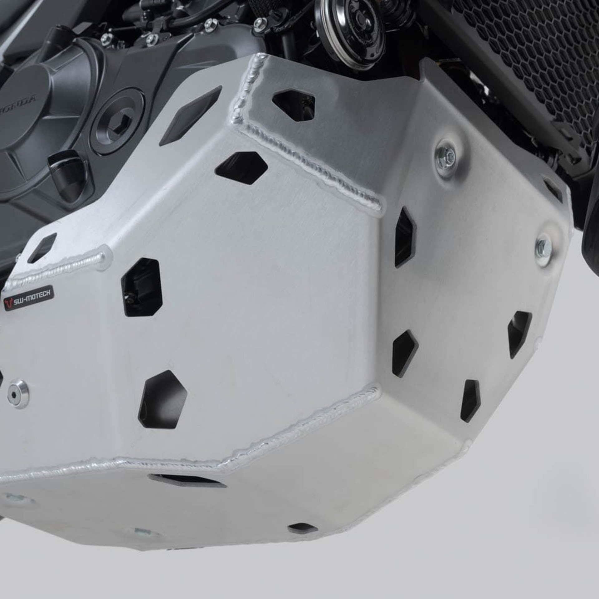 SW-MOTECH-107406-v18-4.jpg