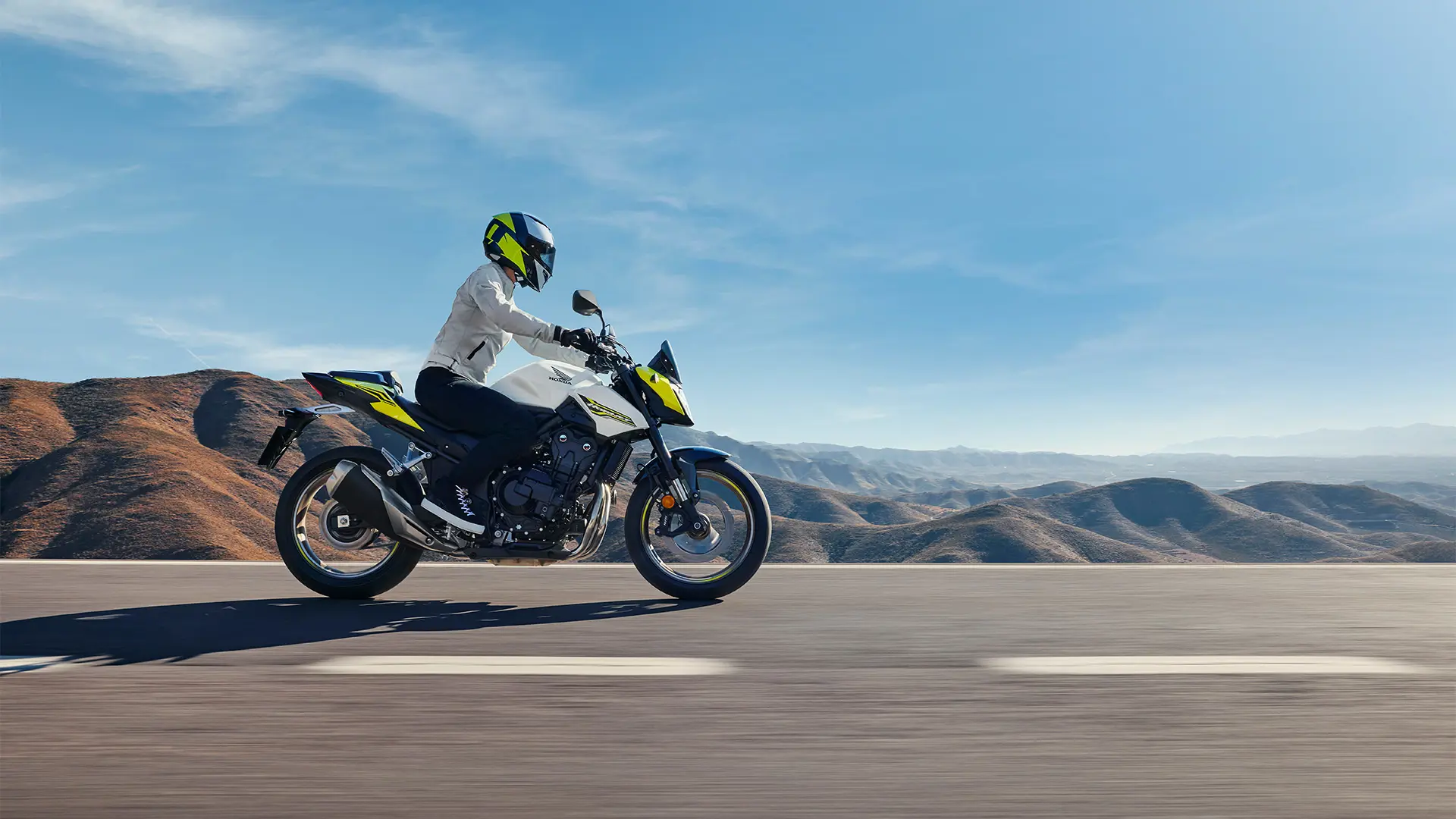 26YM CB500 Hornet Location Action 01.2 0272.jpg