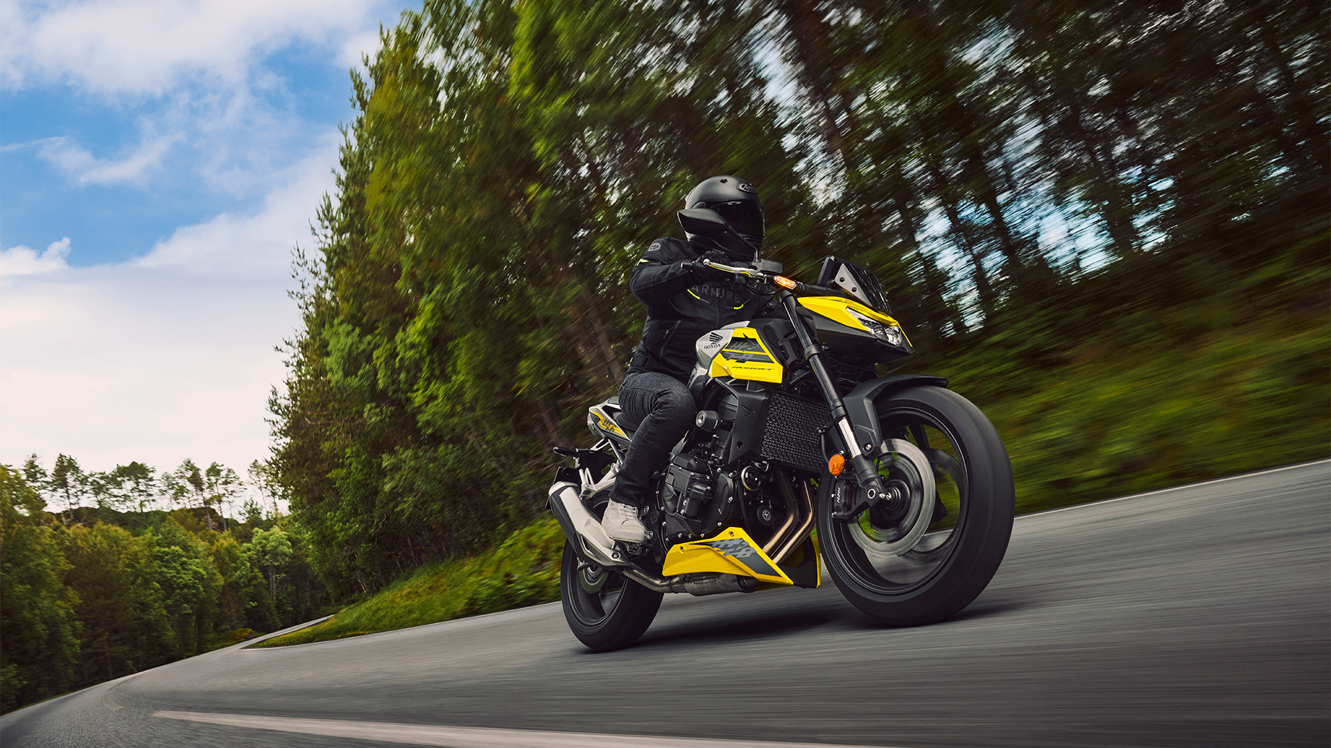 26YM CB750 Hornet Location Action 02 0233.png