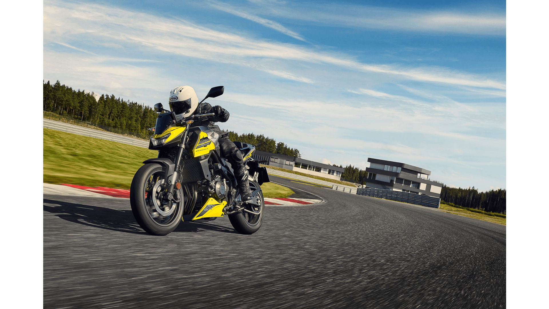 26YM CB750 Hornet Location Action 05 0432.png
