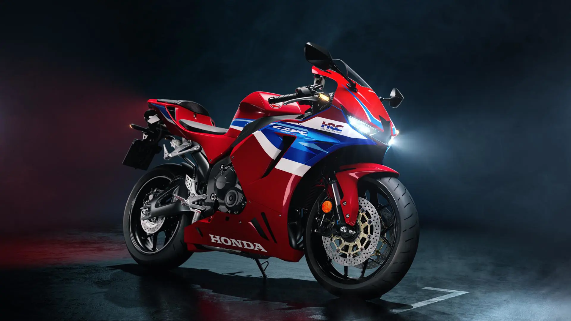 24YM CBR600RR Grandprixred R380 Creative Stills RFQ.jpg