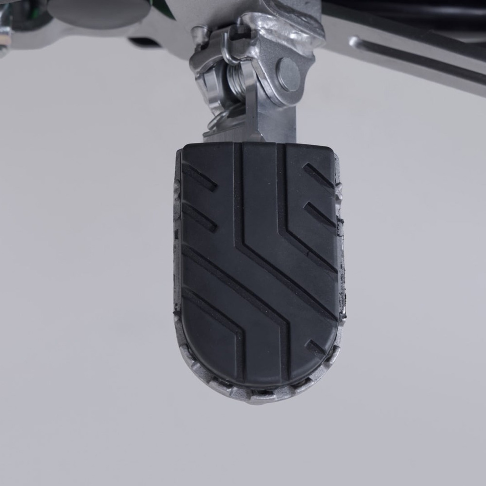 SW-MOTECH-108124-v30-5.jpg