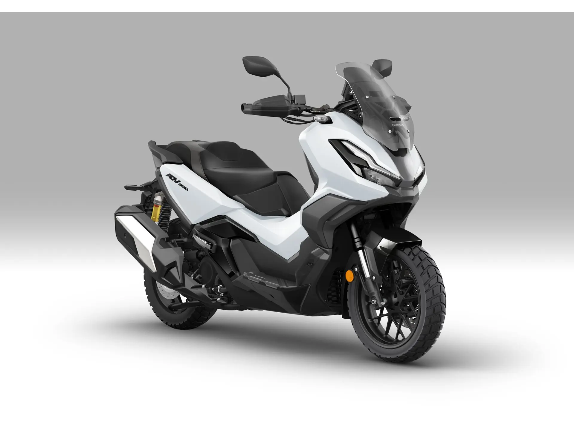 26YM_ADV350_Studio_MAT_PEARL_COOL_WHITE_NH-B44_RFQ.jpg