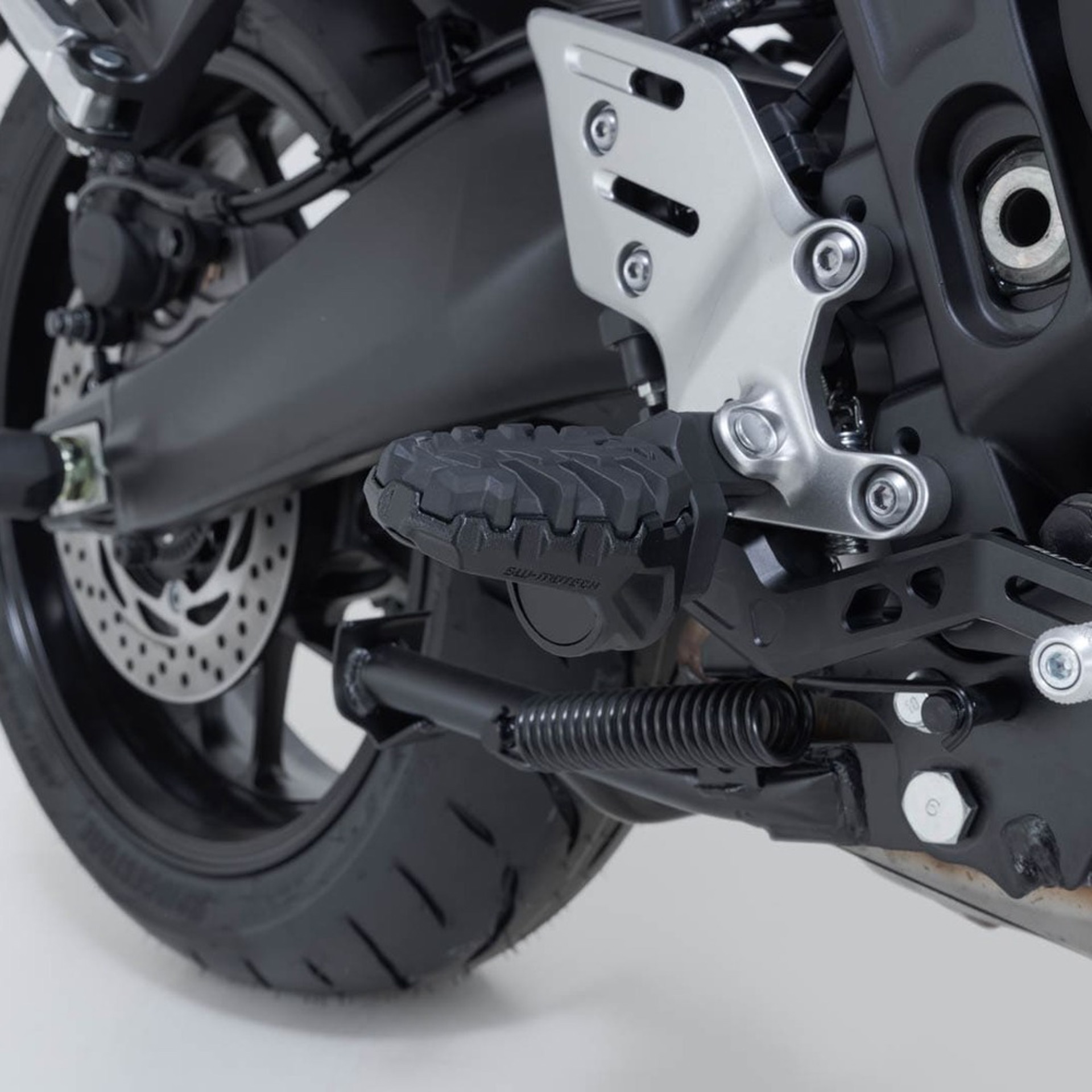 SW-MOTECH-103581-v14-3.jpg