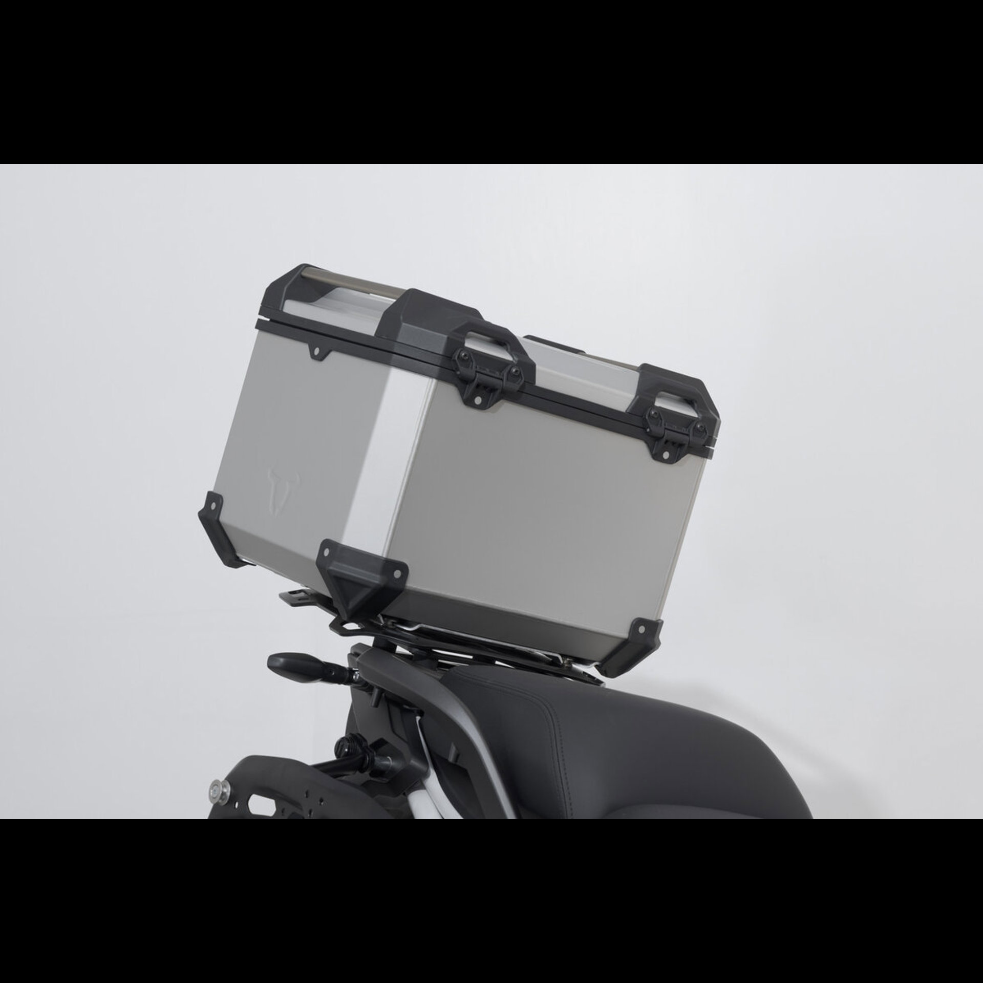 ADV.11.905.75100S 3.jpg
