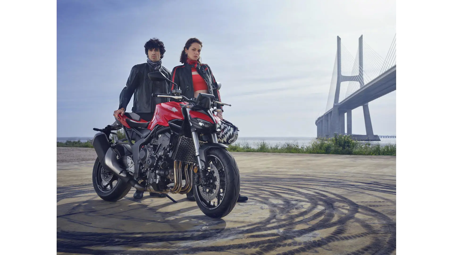 25YM CB1000 Hornet STD Location Static 0004.jpg