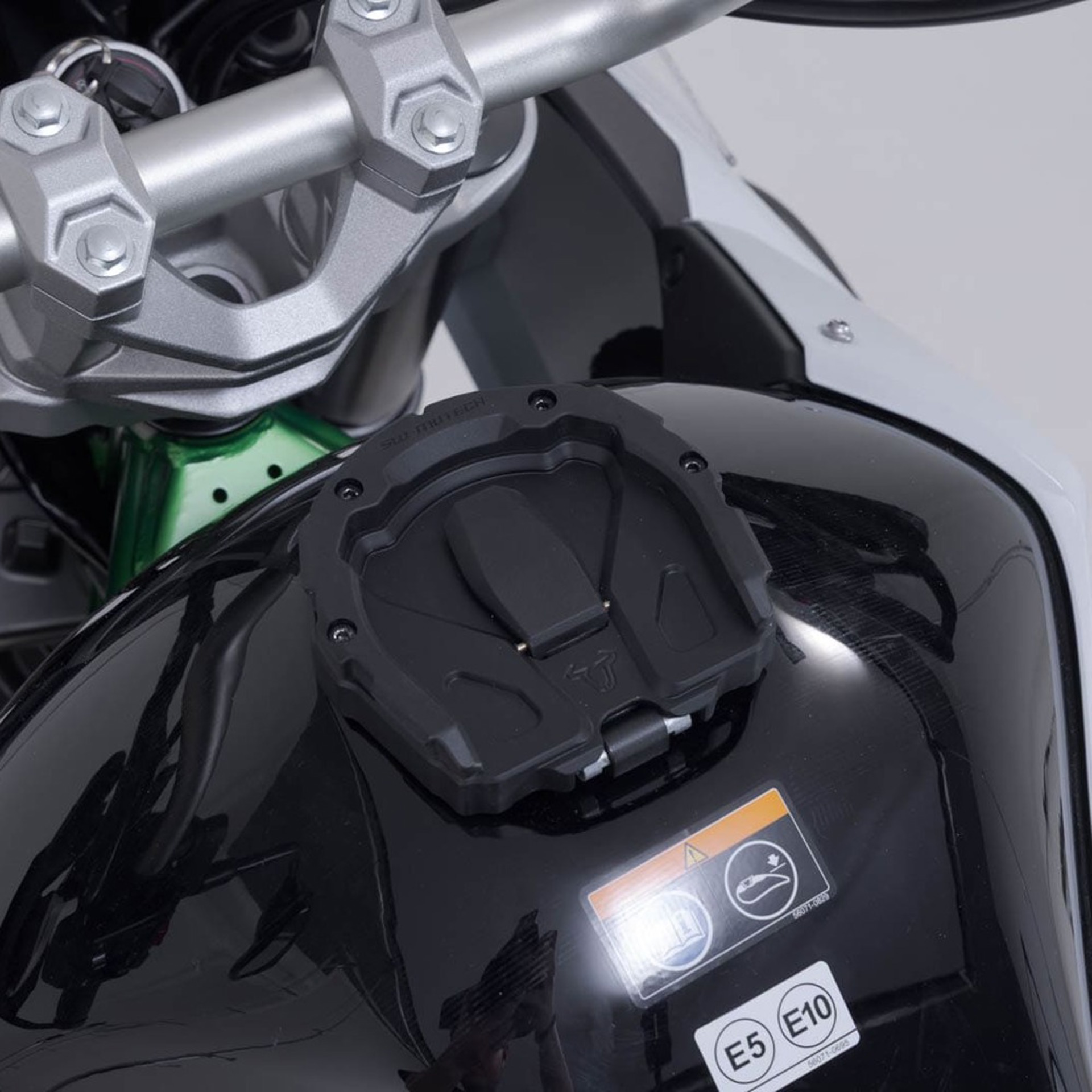 SW-MOTECH-108300-v30-1.jpg