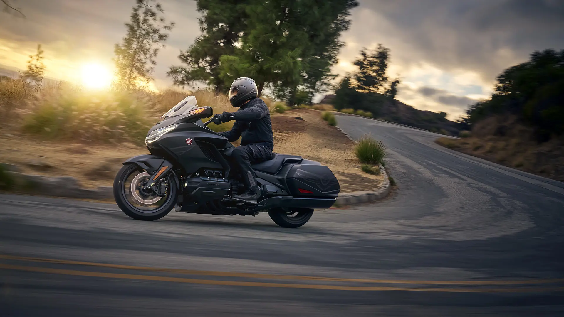25YM GL1800 Gold Wing Location Action 8524.jpg