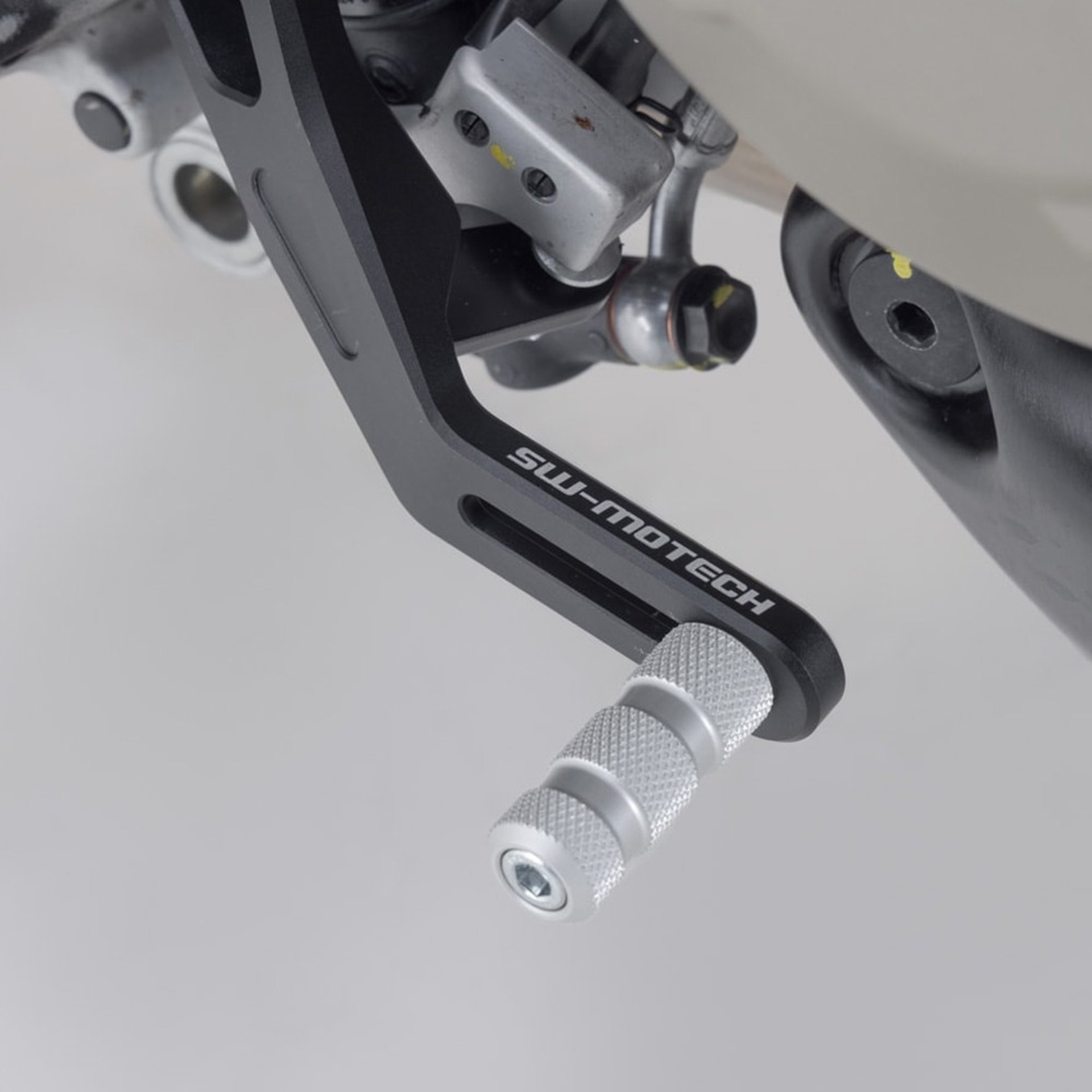 SW-MOTECH-101484-v6-4.jpg