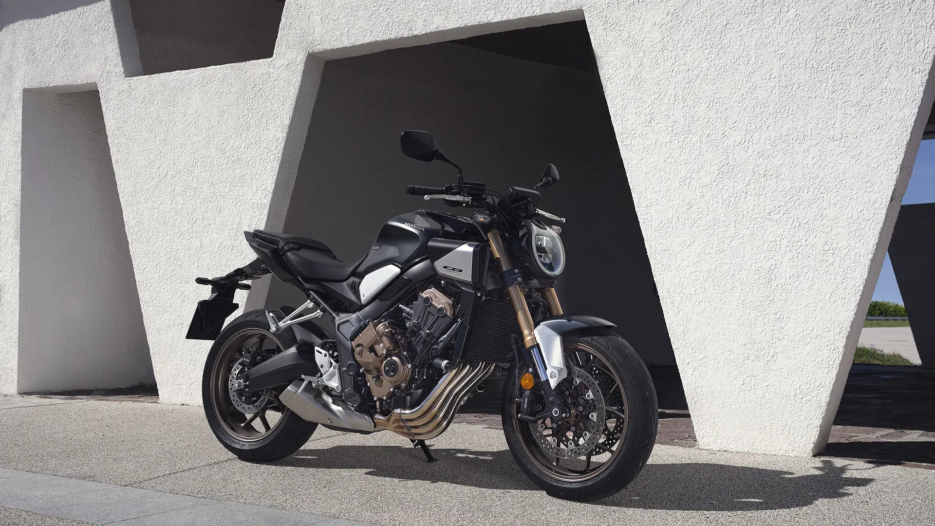 24YM CB650R EC LOCATION Static 01 0059.jpg