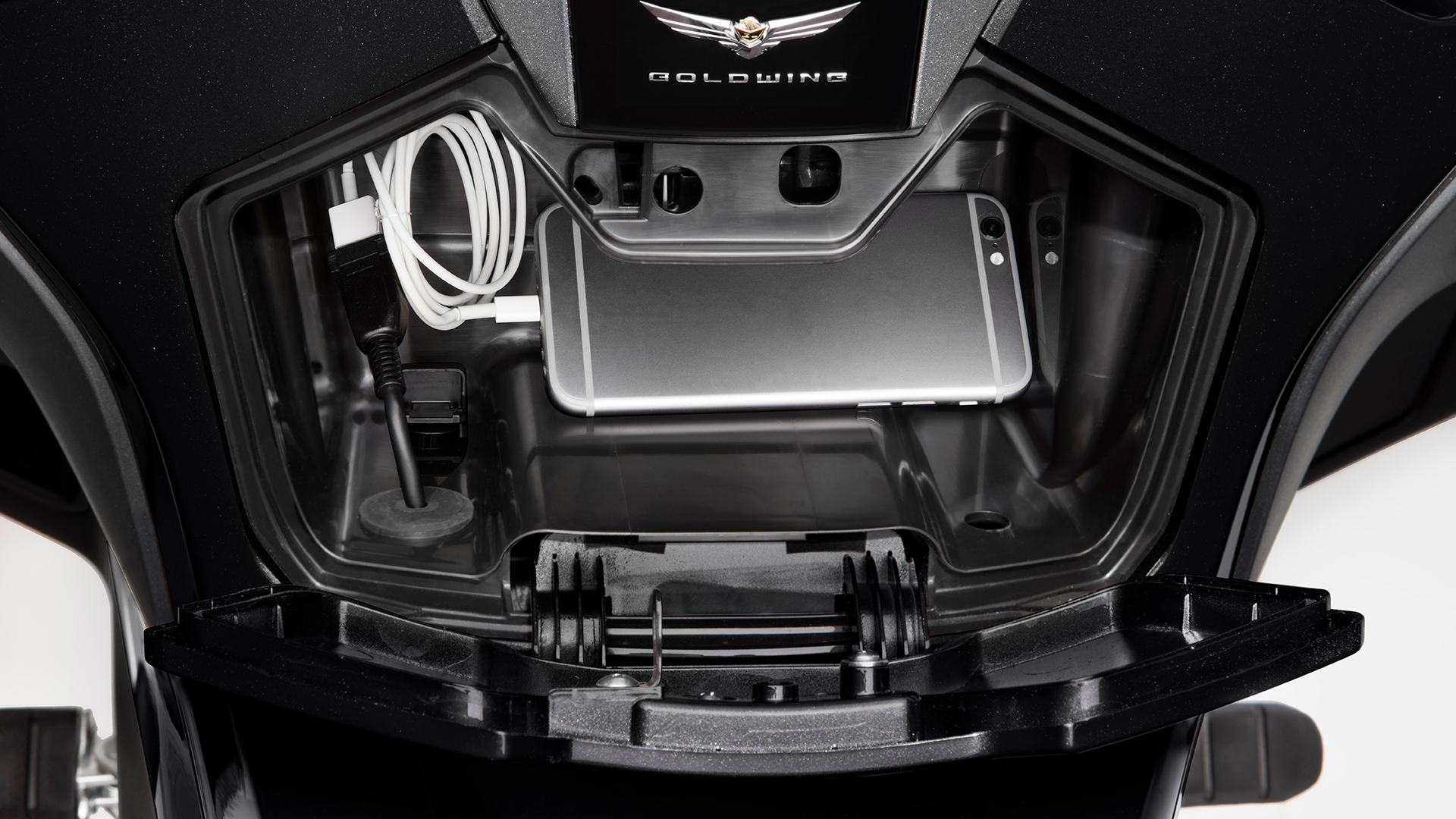 23Ym Goldwing Tour Graphite Black Glovebox Open Phone.png
