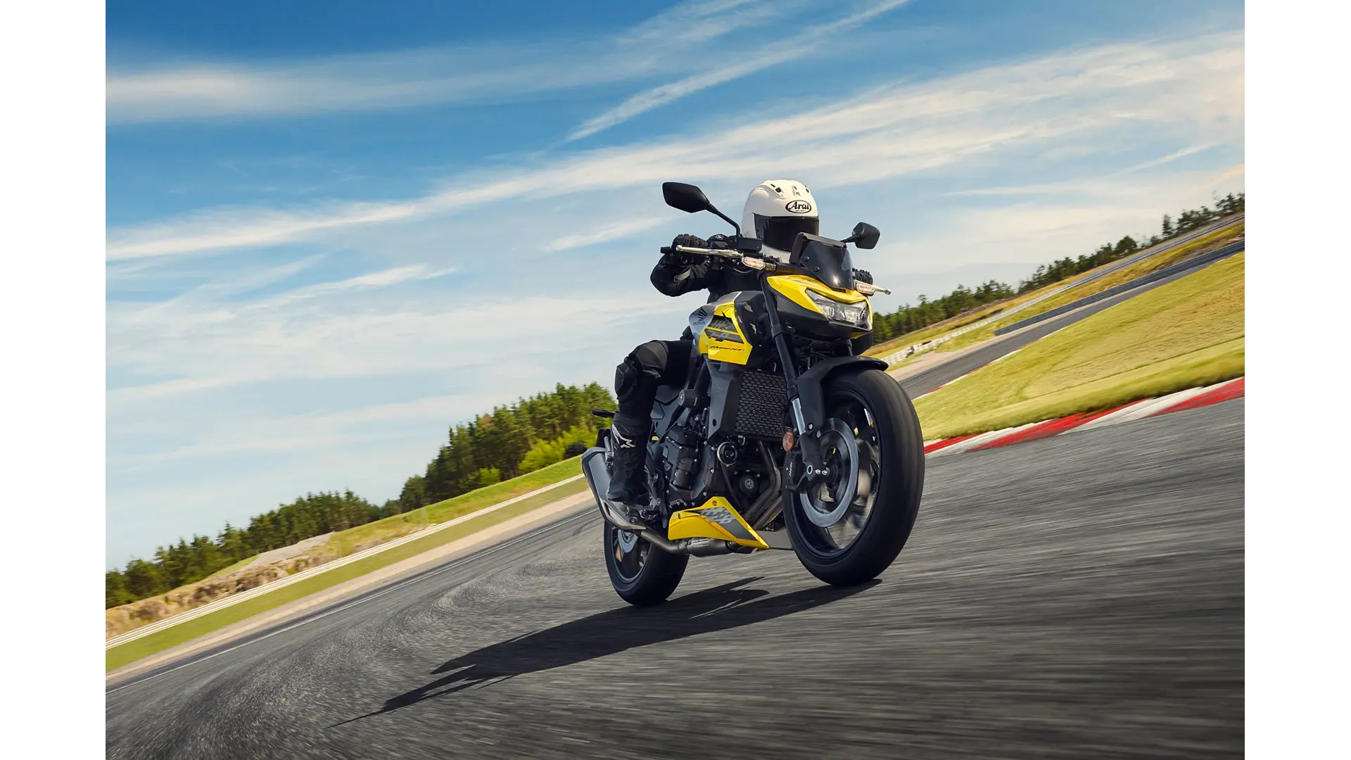 26YM_CB750_Hornet_Location_Action_05_1542.jpg