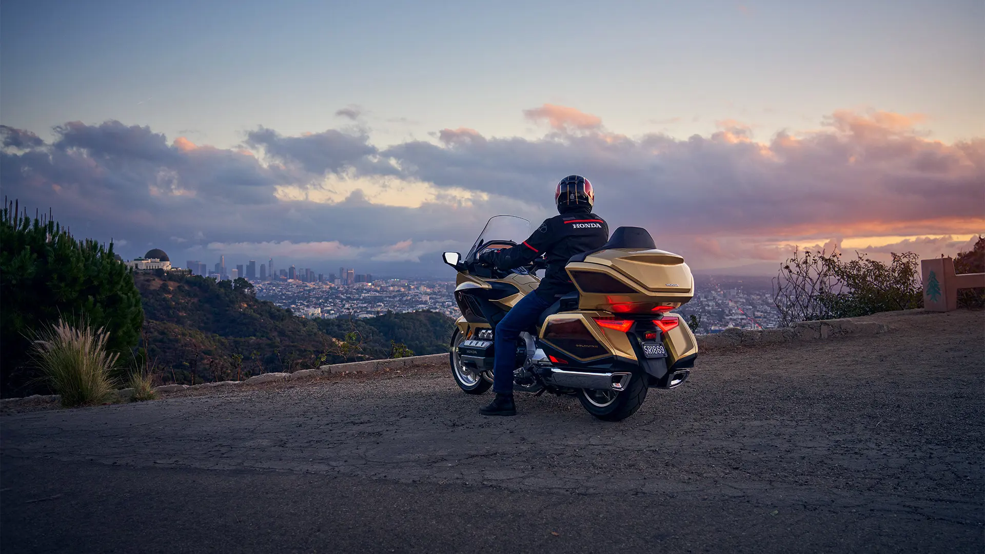 25YM GL1800 Gold Wing Tour Location Static 9531.jpg