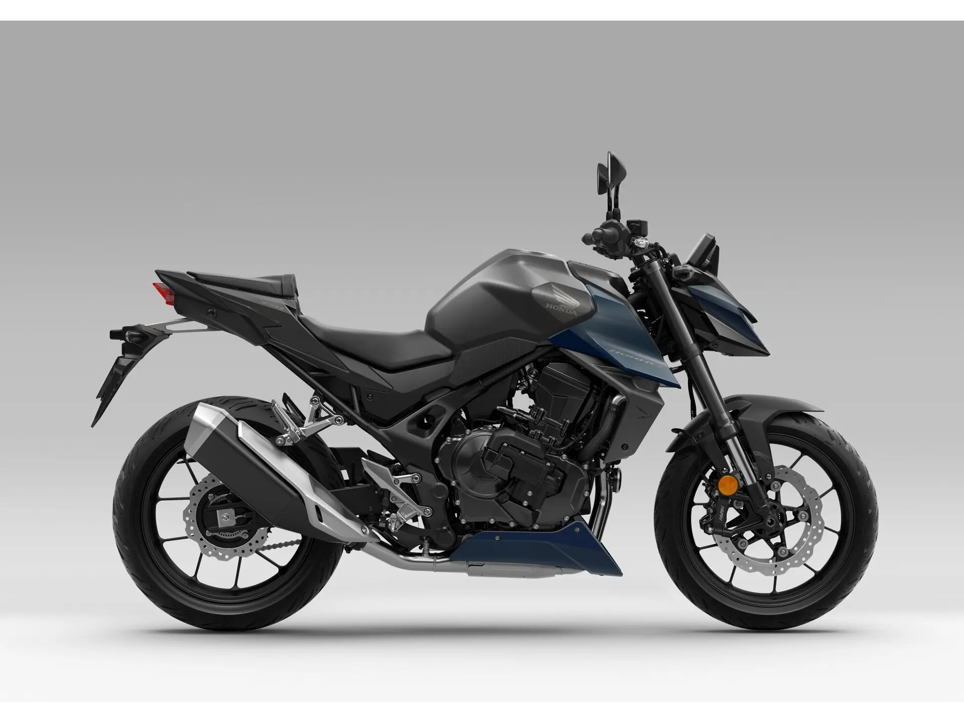 26YM_CB750_Hornet_E-Clutch_Studio_PB-417M_Mat_Jeans_Blue_Metallic_RHS.jpg