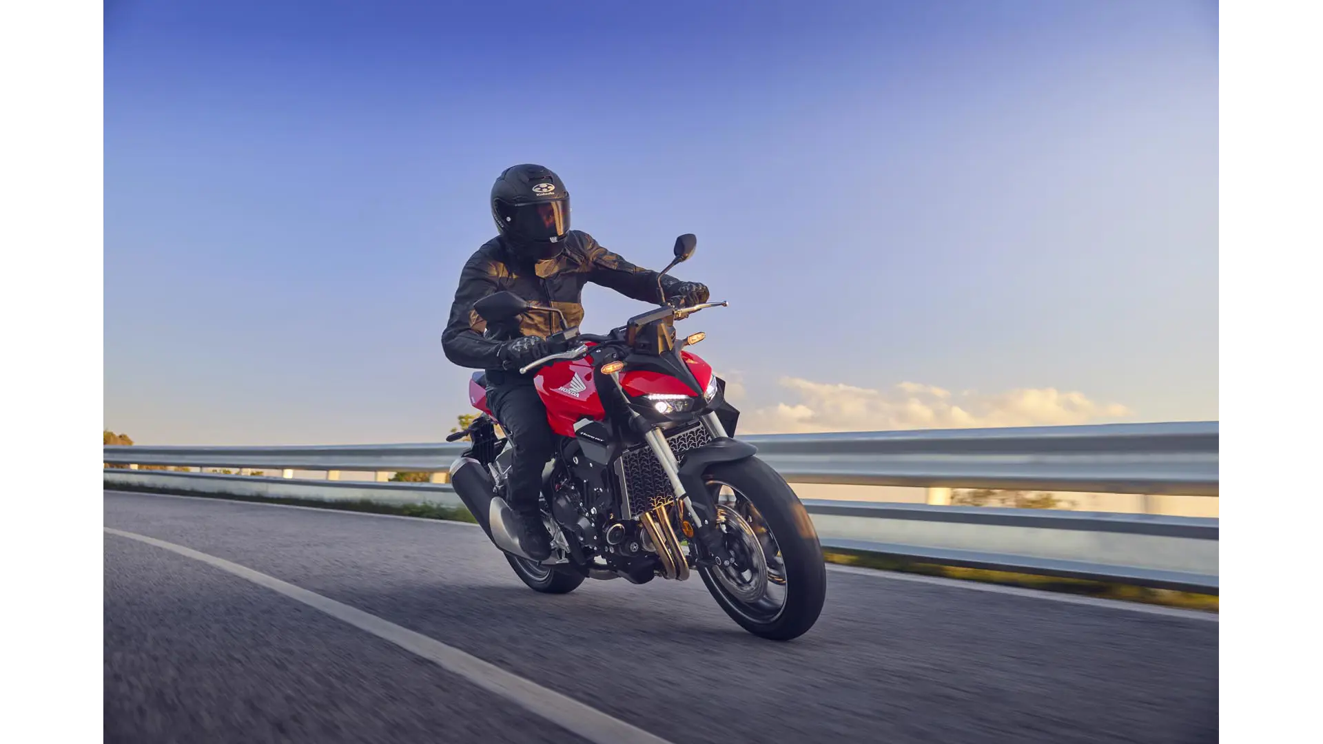 25YM CB1000 Hornet STD Location Action 0108.jpg