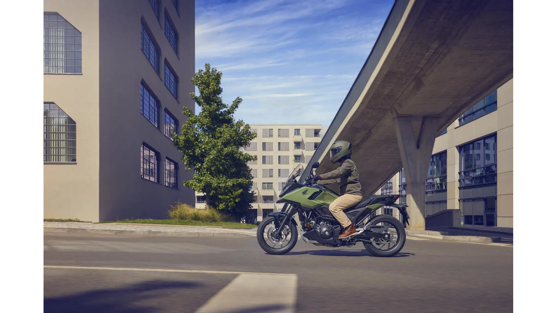 25YM NC750X Location Action 11.jpg
