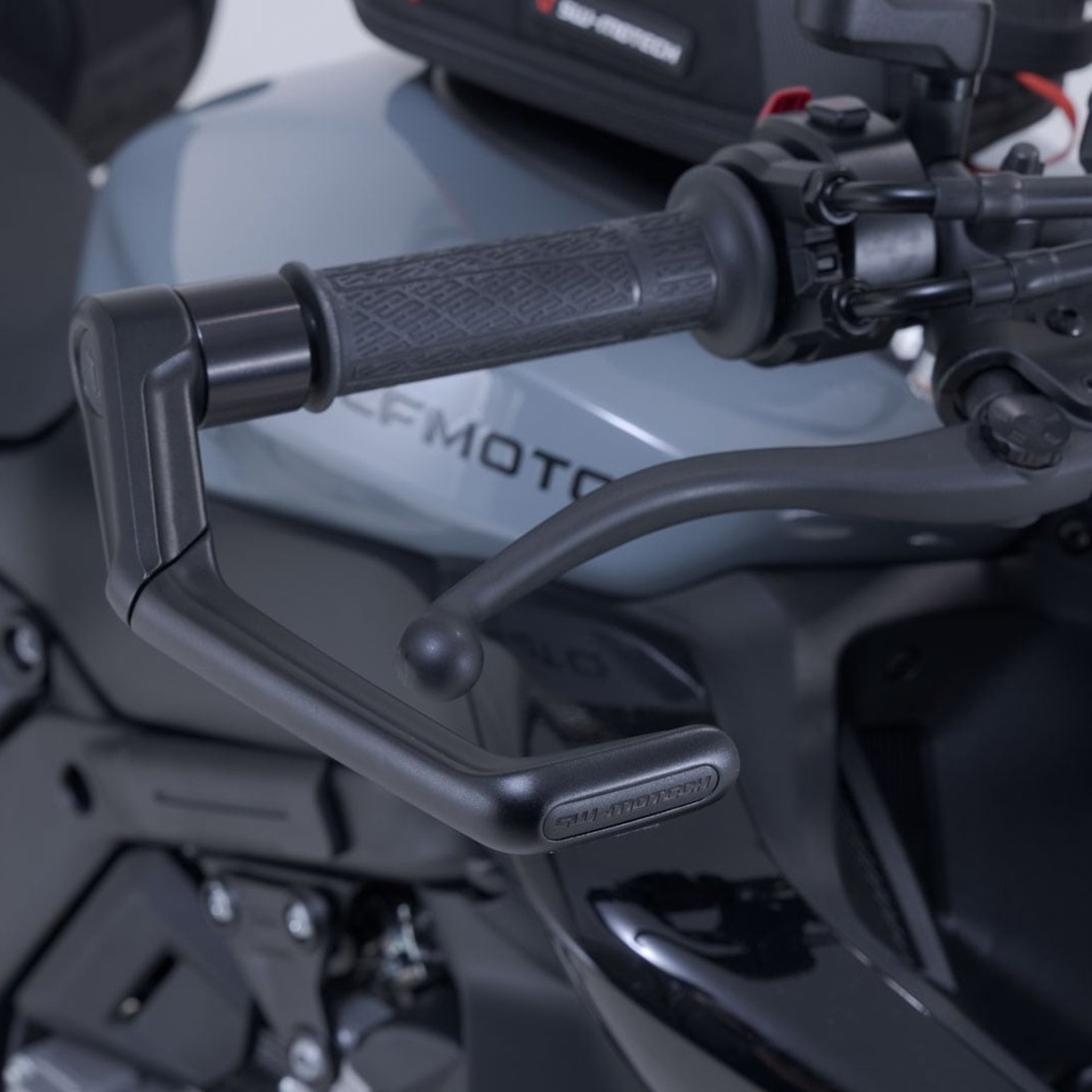 SW-MOTECH-107349-v14-4.jpg