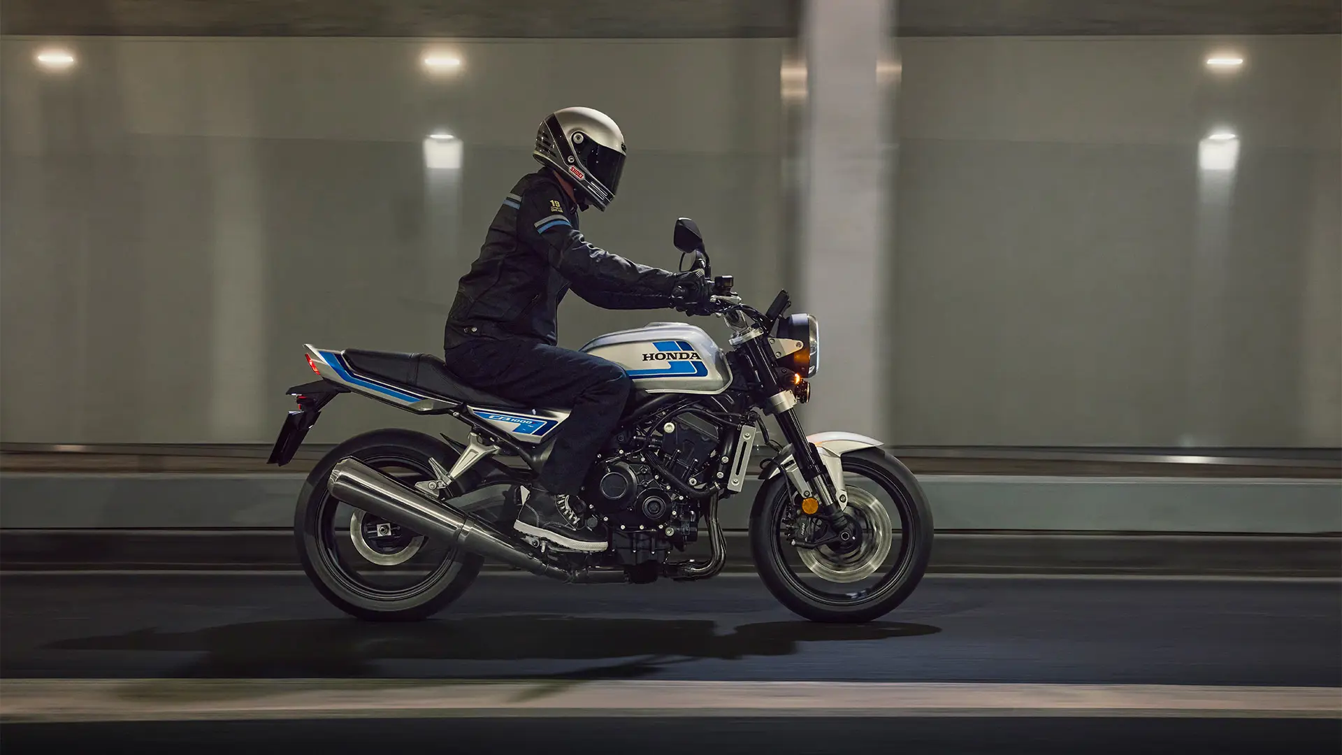 26YM CB1000F Location Action 01 0458.jpg