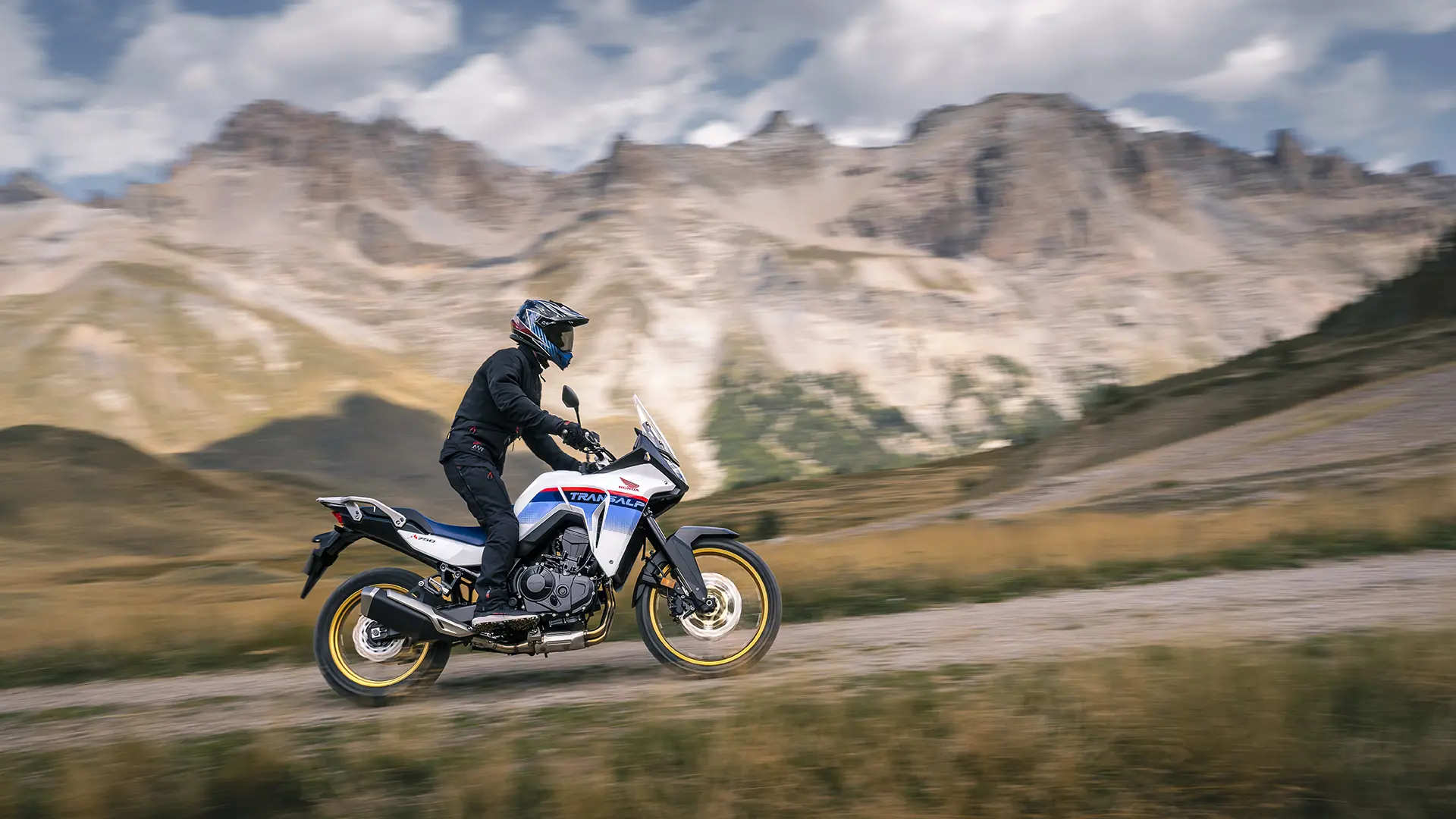 23Ym Xl750 Transalp Dynamic 02252.jpg