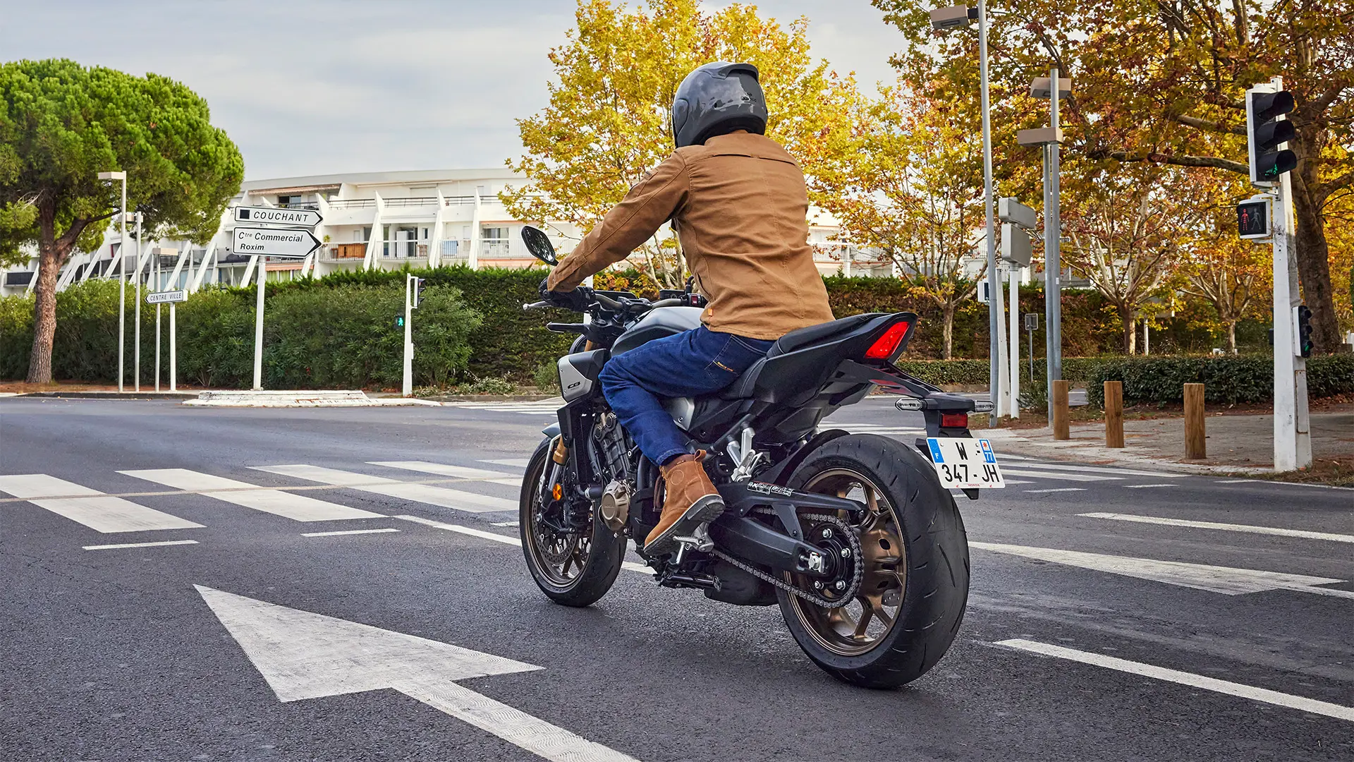 24YM CB650R EC LOCATION Action 02 0161.jpg