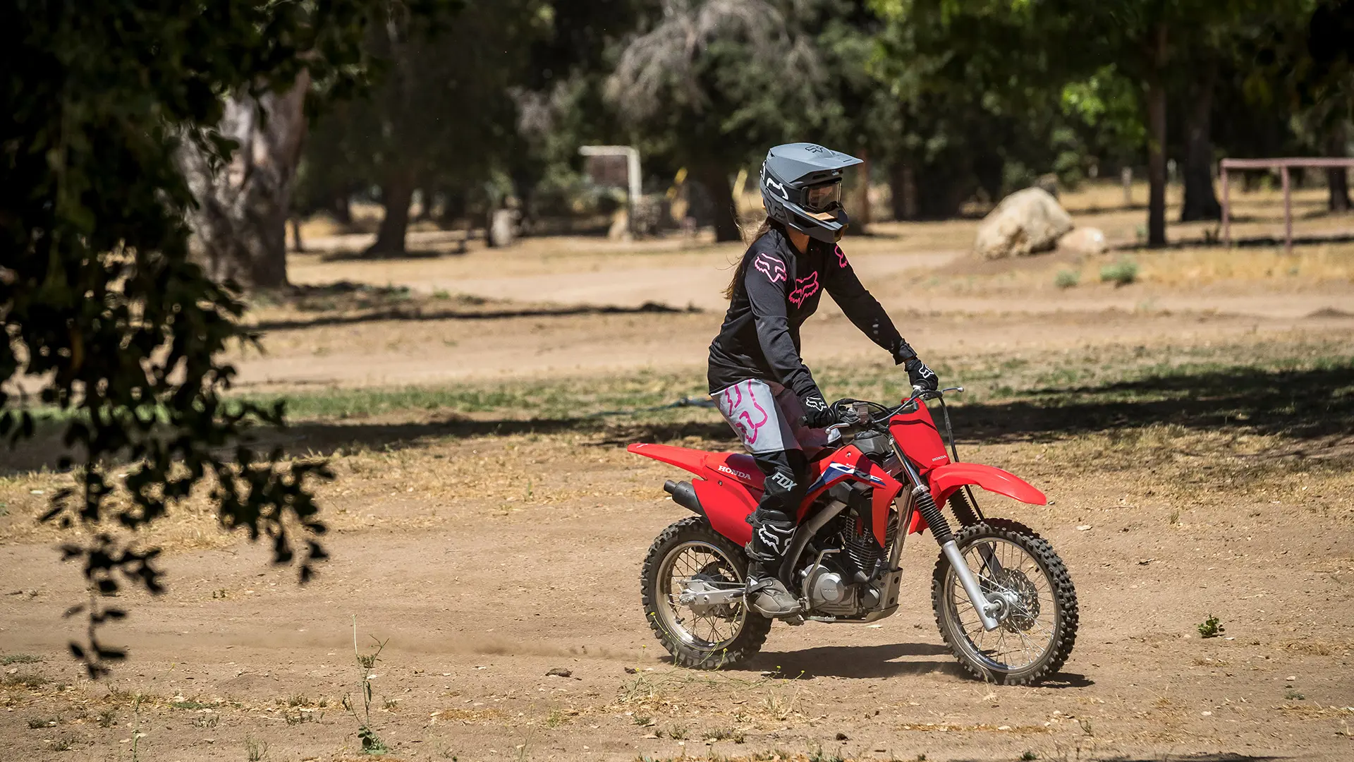 22YM CRF125F EXTREME RED LOCATION 1403.jpg