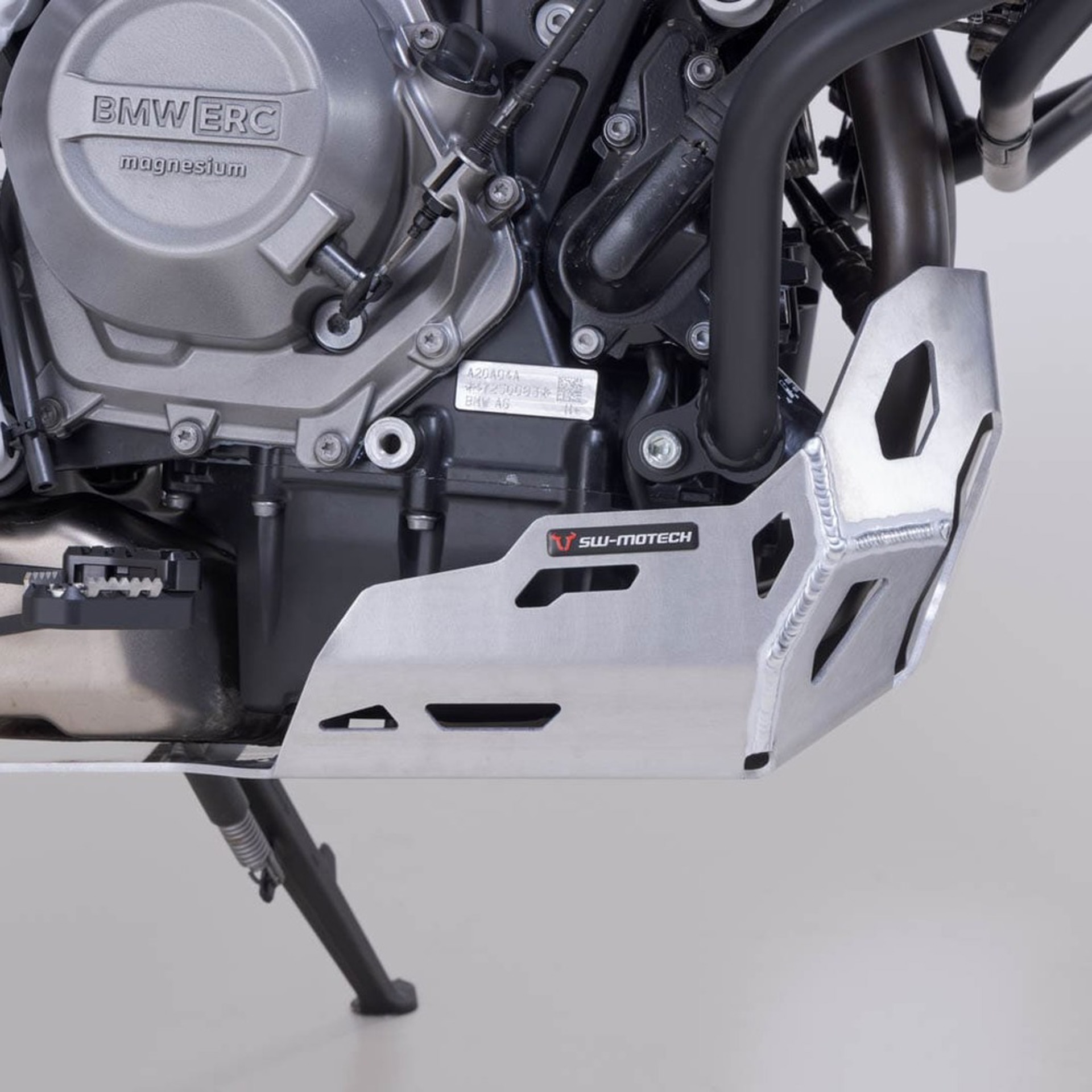 SW-MOTECH-108282-v30-5.jpg