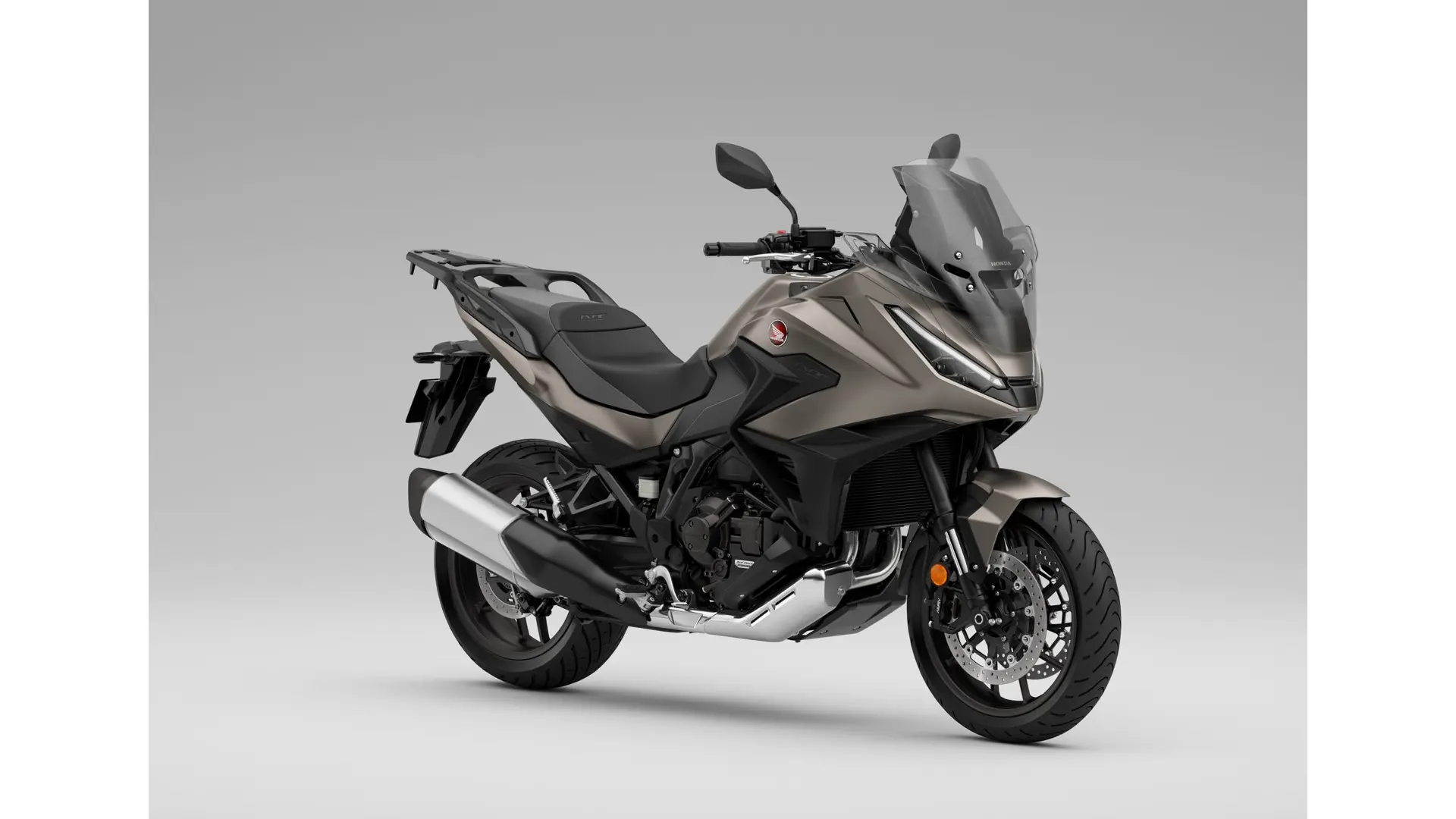 25YM_NT1100_MAT_WARM_ASH_METALLIC_DCT_RFQ_without_Pannier_Case.jpg