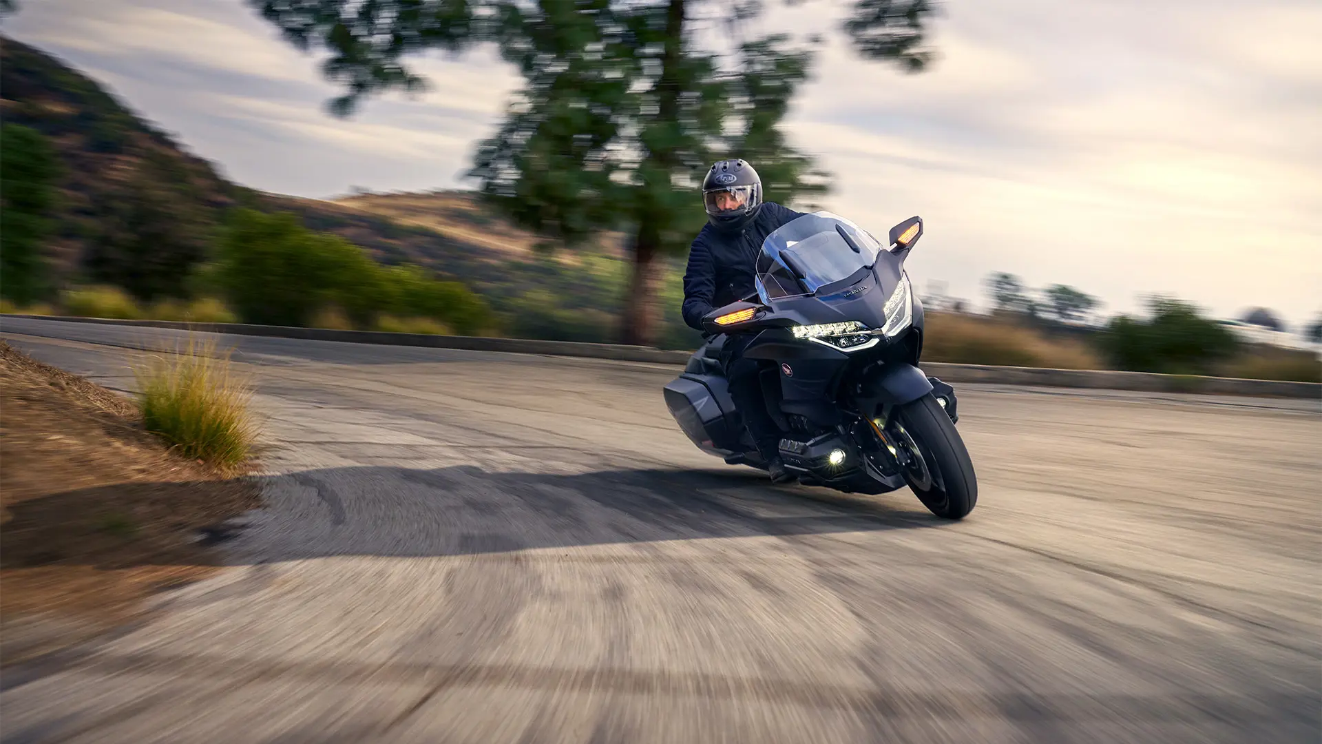 25YM GL1800 Gold Wing Location Action 8227.jpg