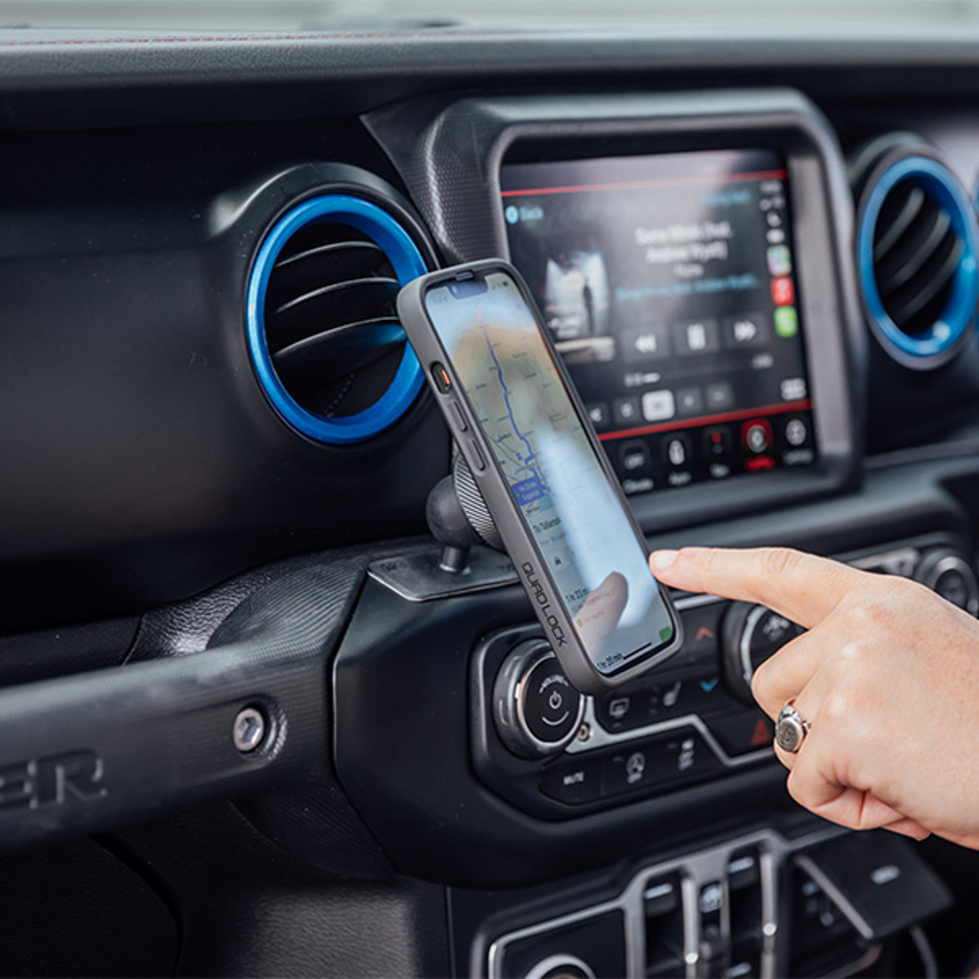Drive ADHESIVEDASHMOUNT IPHONEMAGCASE (4).jpg