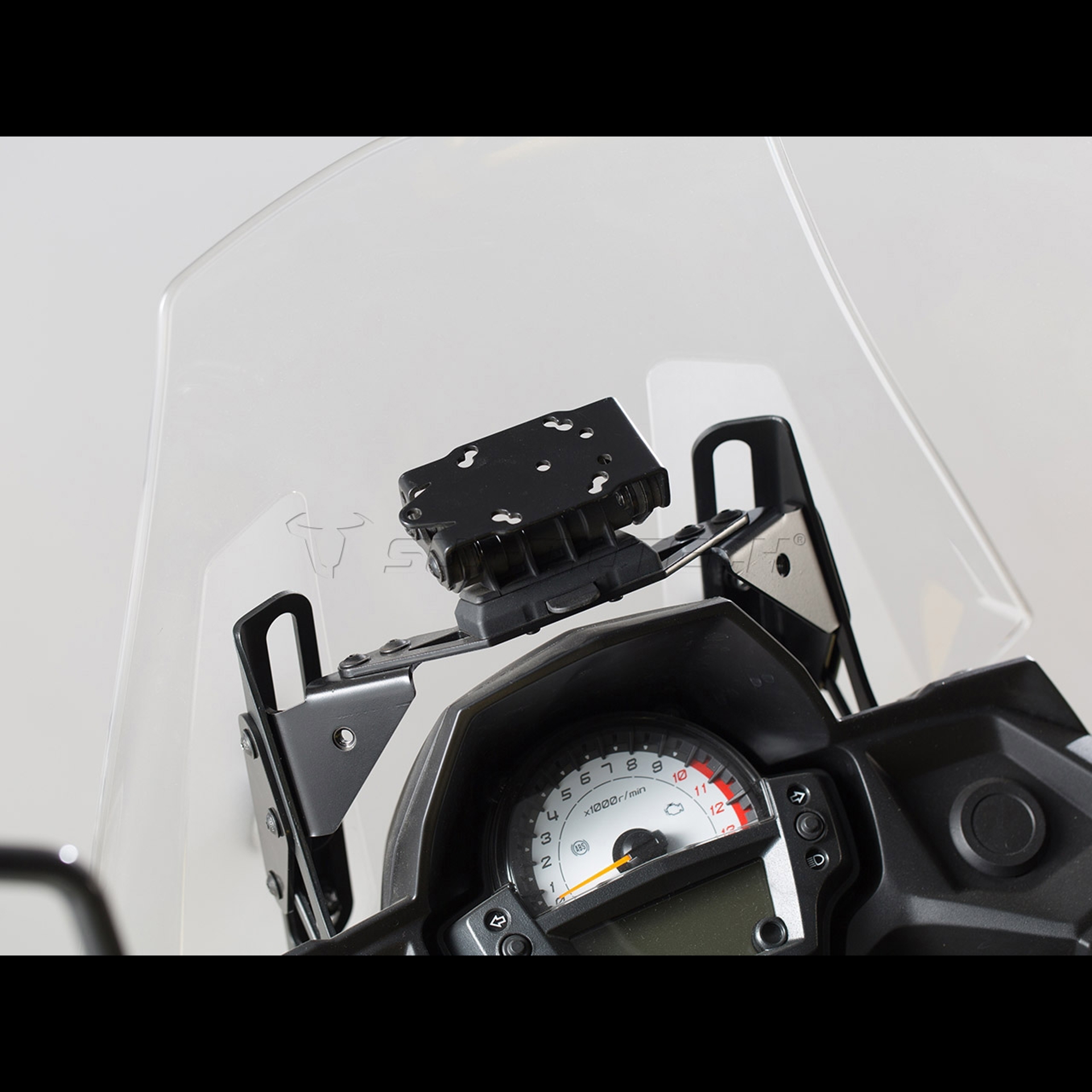 GPS.08.646.10700B_1.jpg