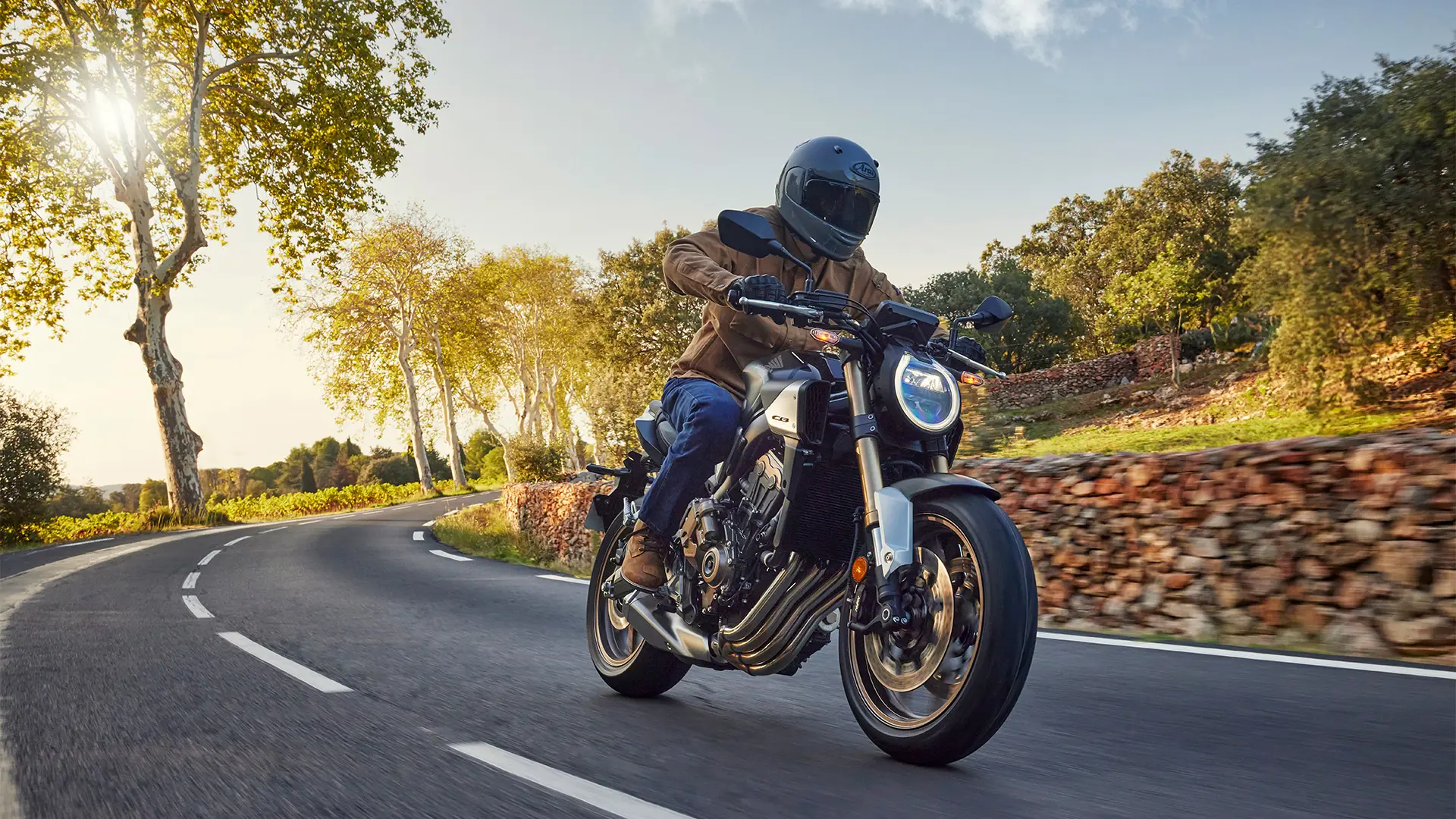 24YM CB650R EC LOCATION Action 01 0843.jpg