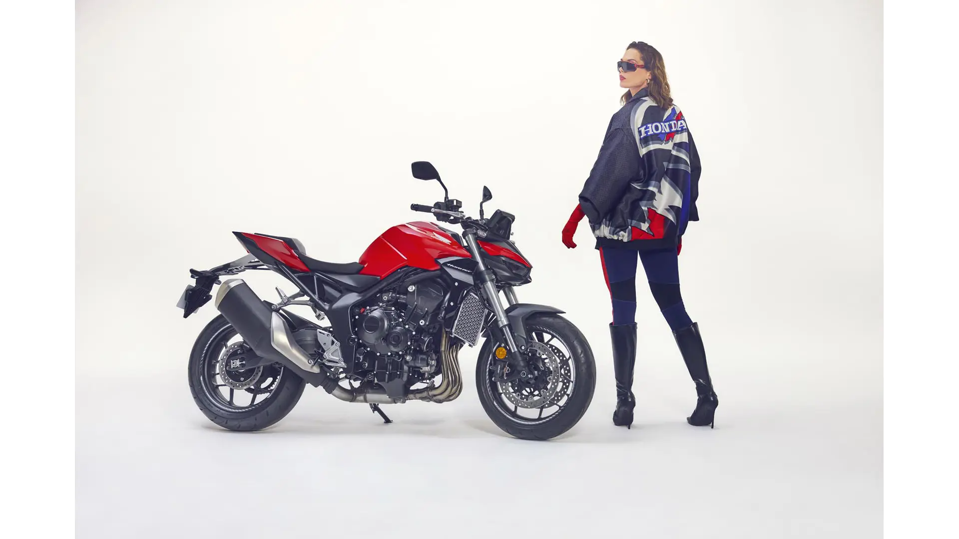 25YM CB1000 Hornet STD Location Lifestyle 0069.jpg